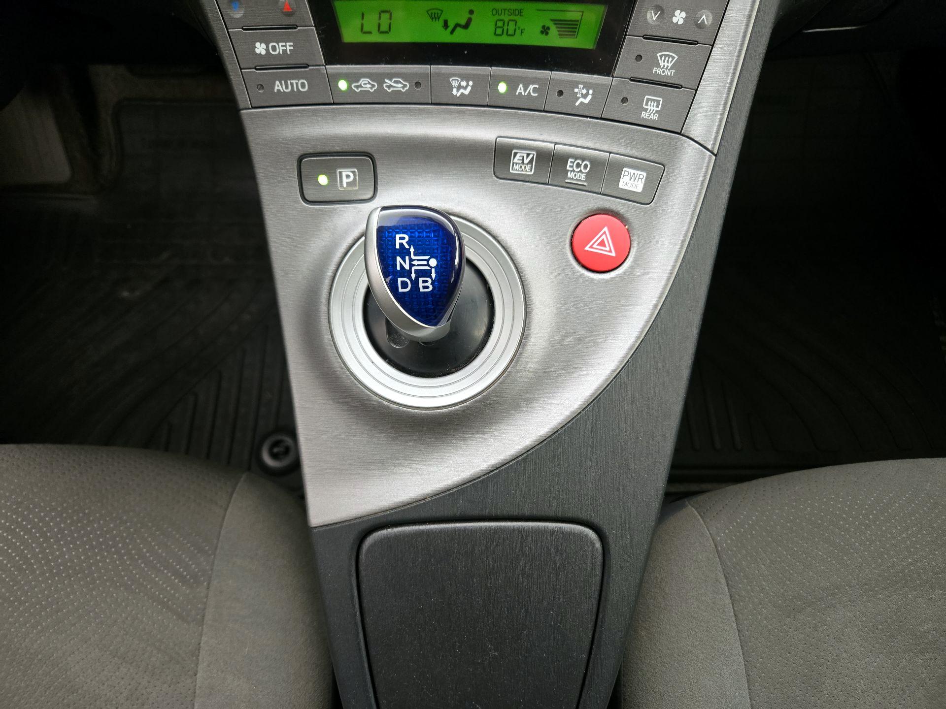Thumbnail: 2015 Toyota Prius - 17