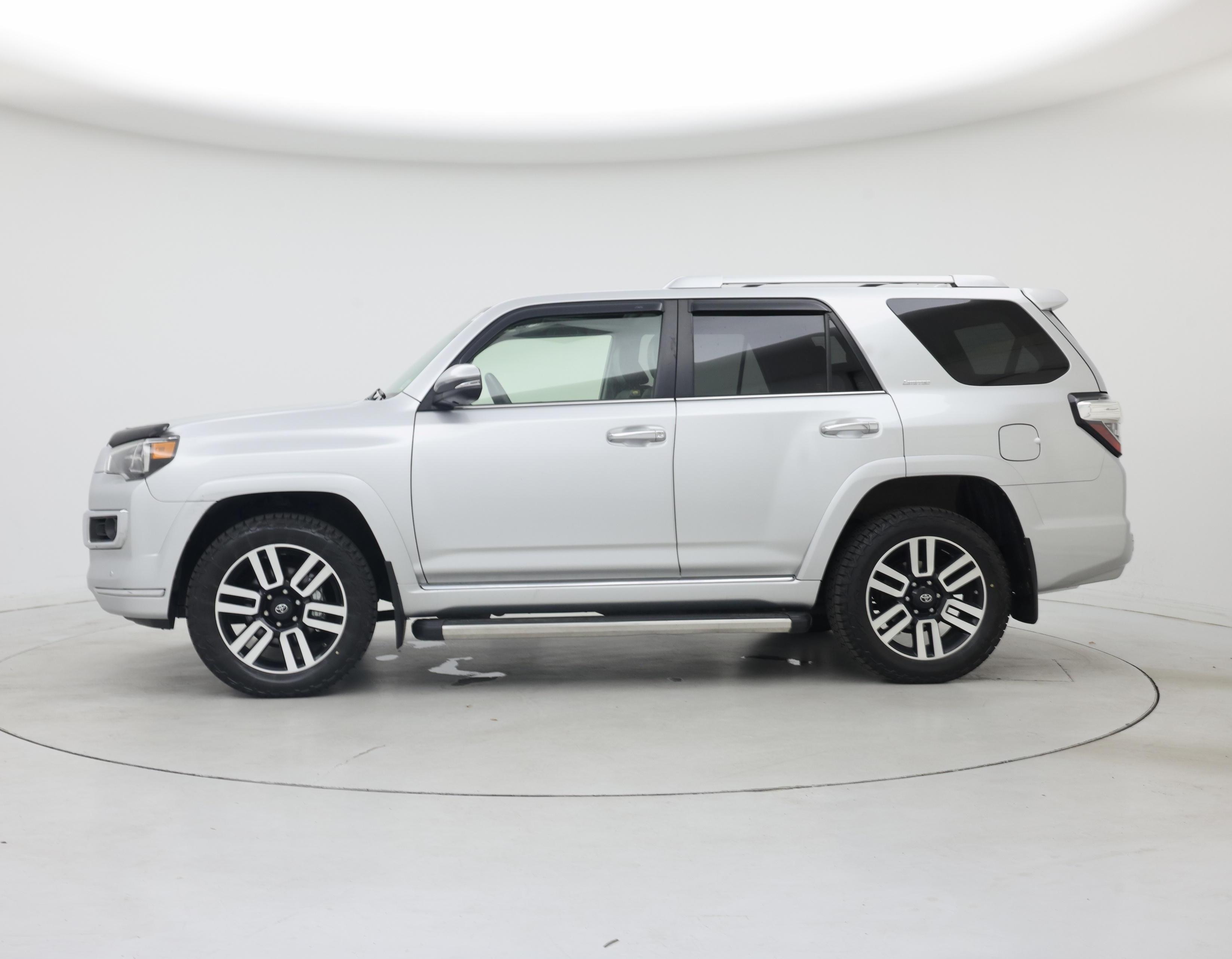 Thumbnail: 2018 Toyota 4Runner - 3