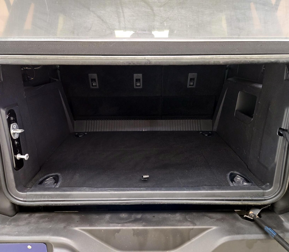 Trunk/Cargo (Seats Up)