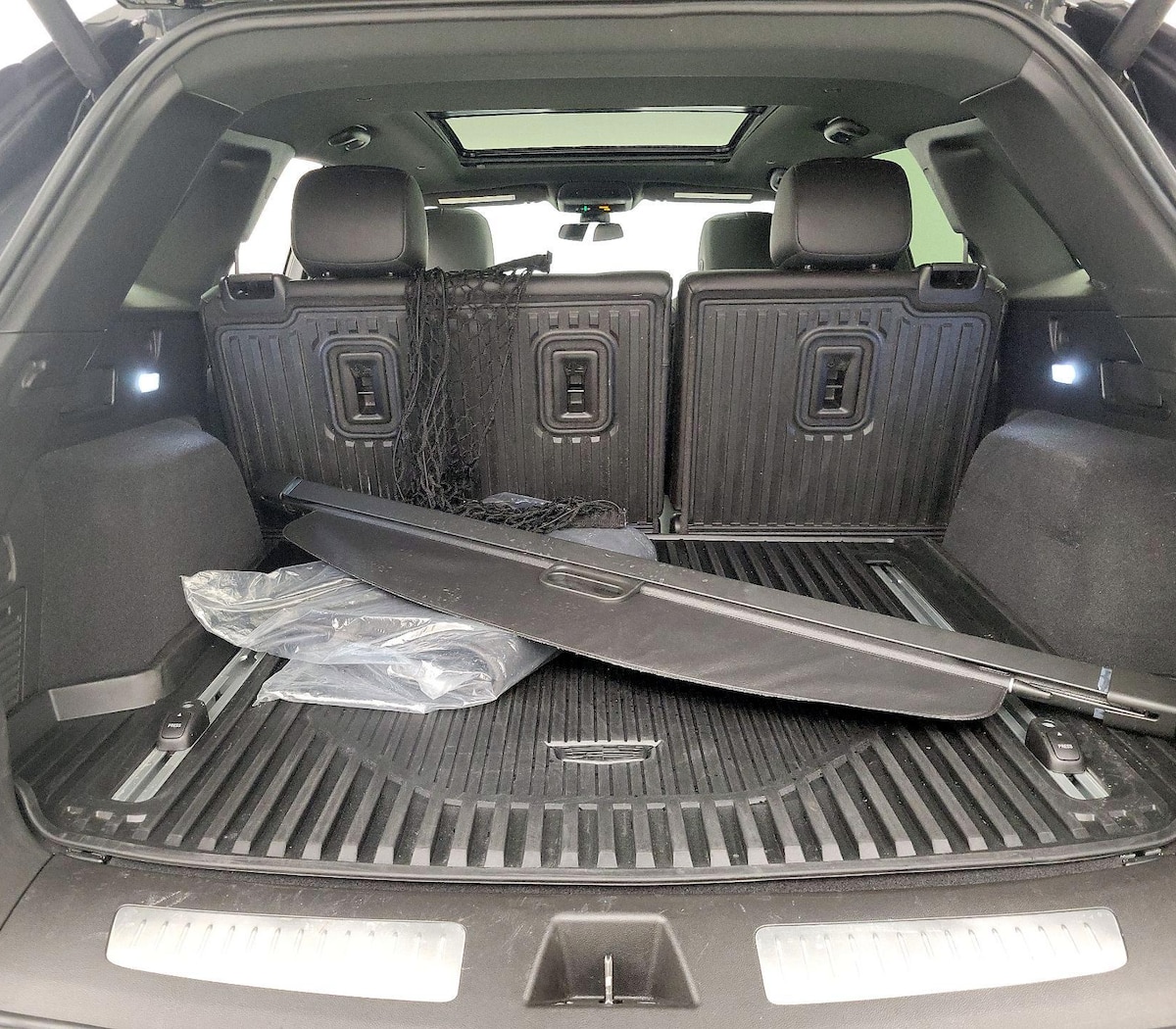 Trunk/Cargo (Seats Up)