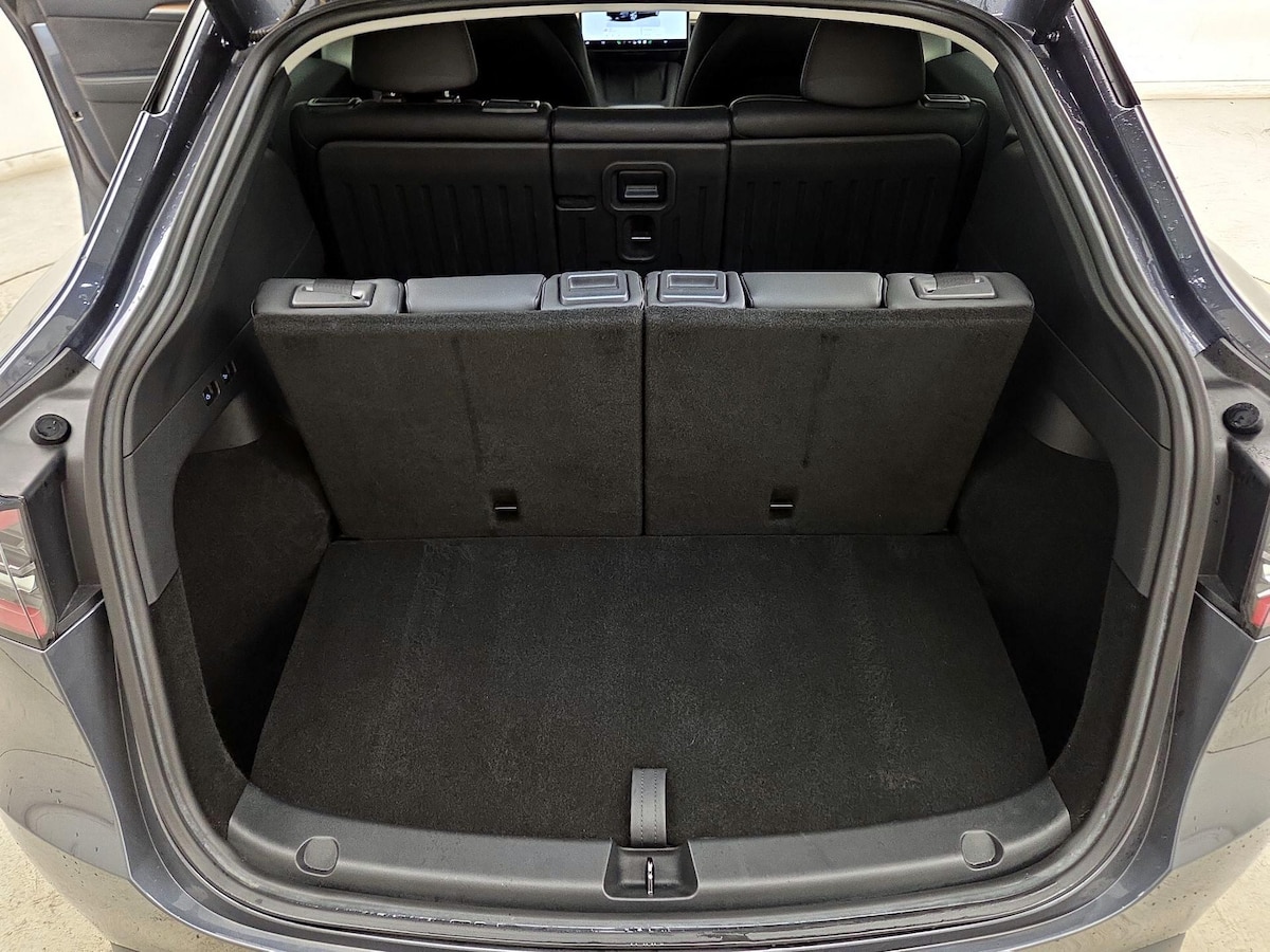 Trunk/Cargo (Seats Up)
