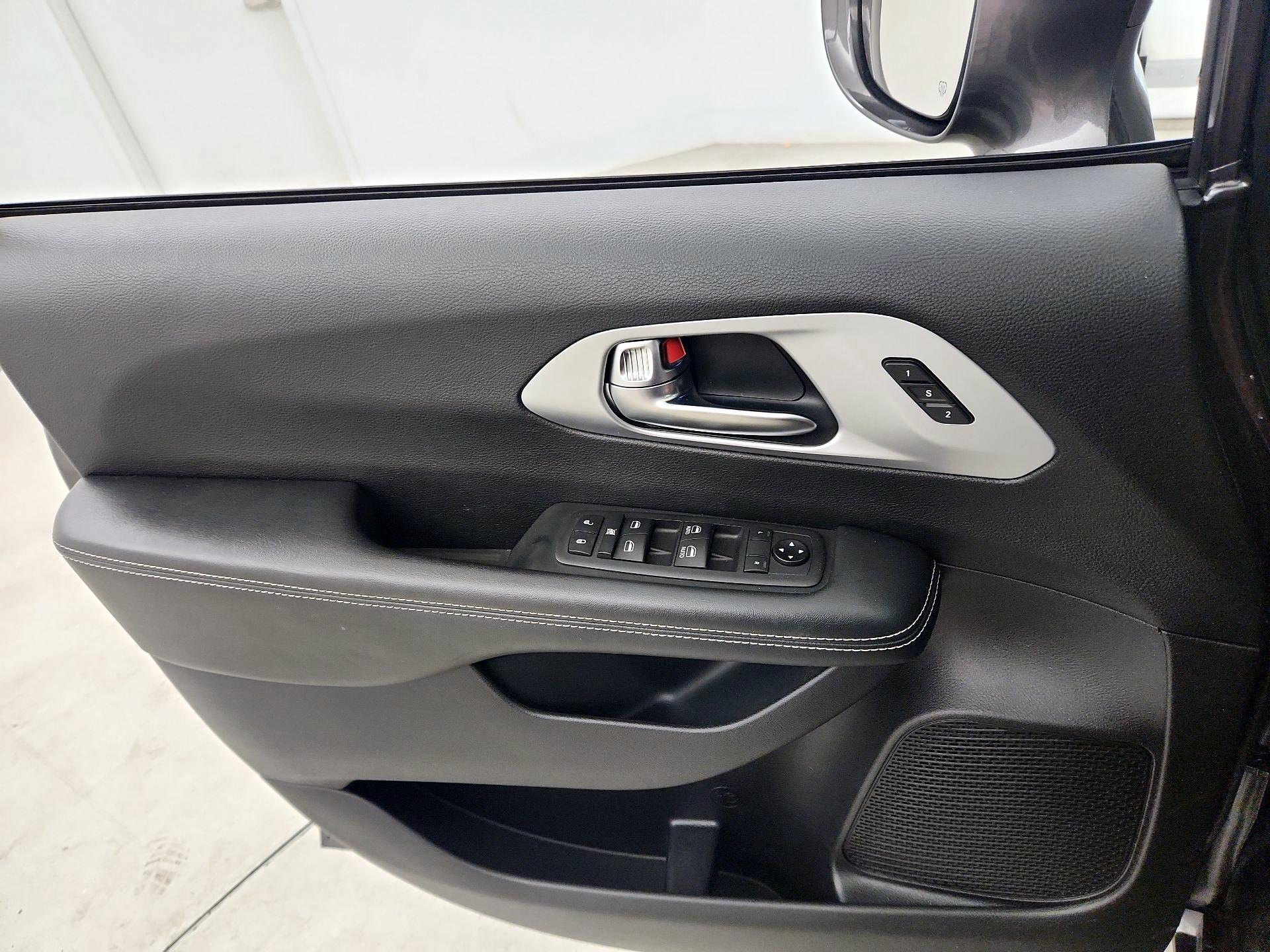 Thumbnail: 2021 Chrysler Pacifica - 12