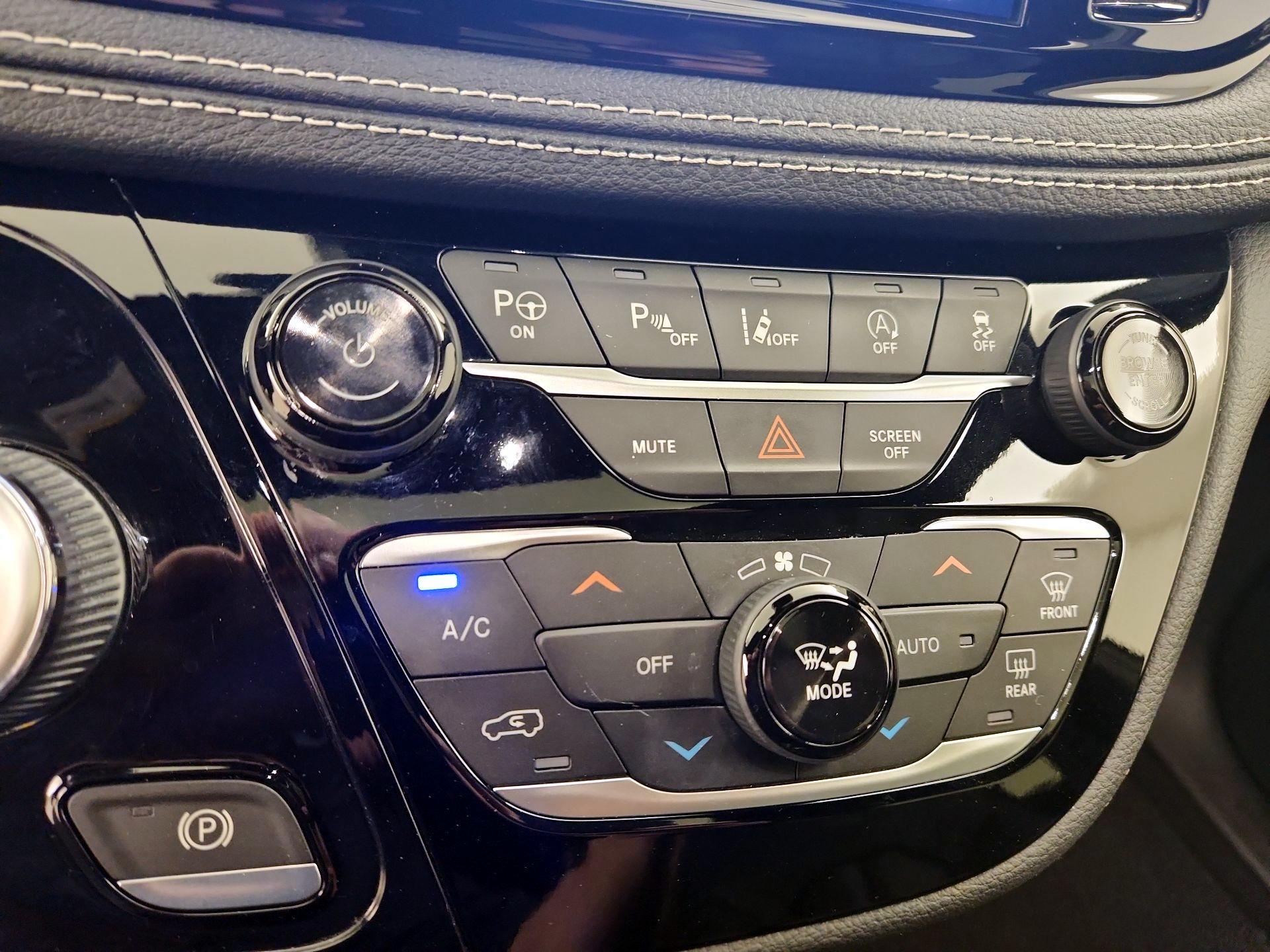 Thumbnail: 2021 Chrysler Pacifica - 17