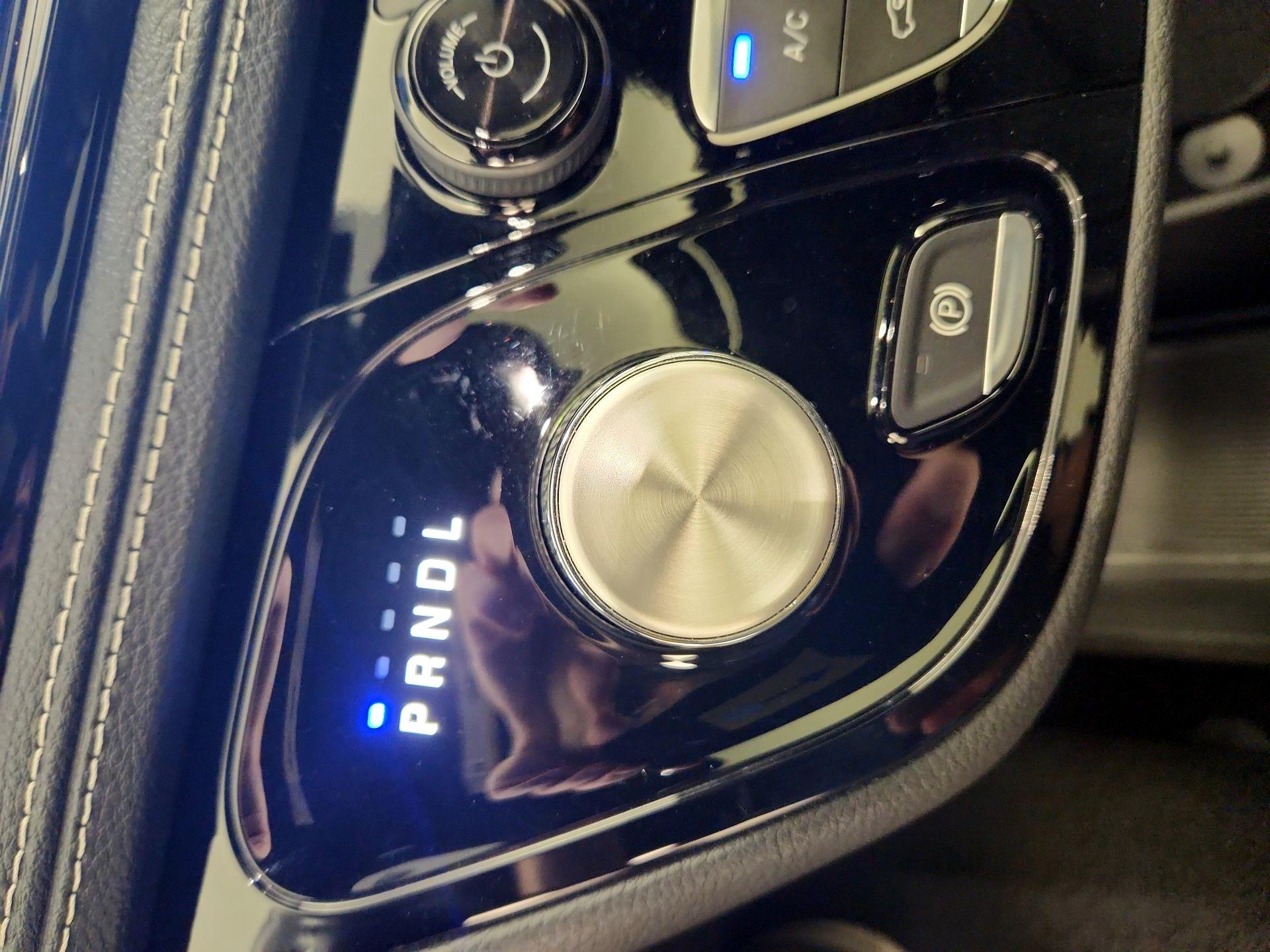 Thumbnail: 2021 Chrysler Pacifica - 18