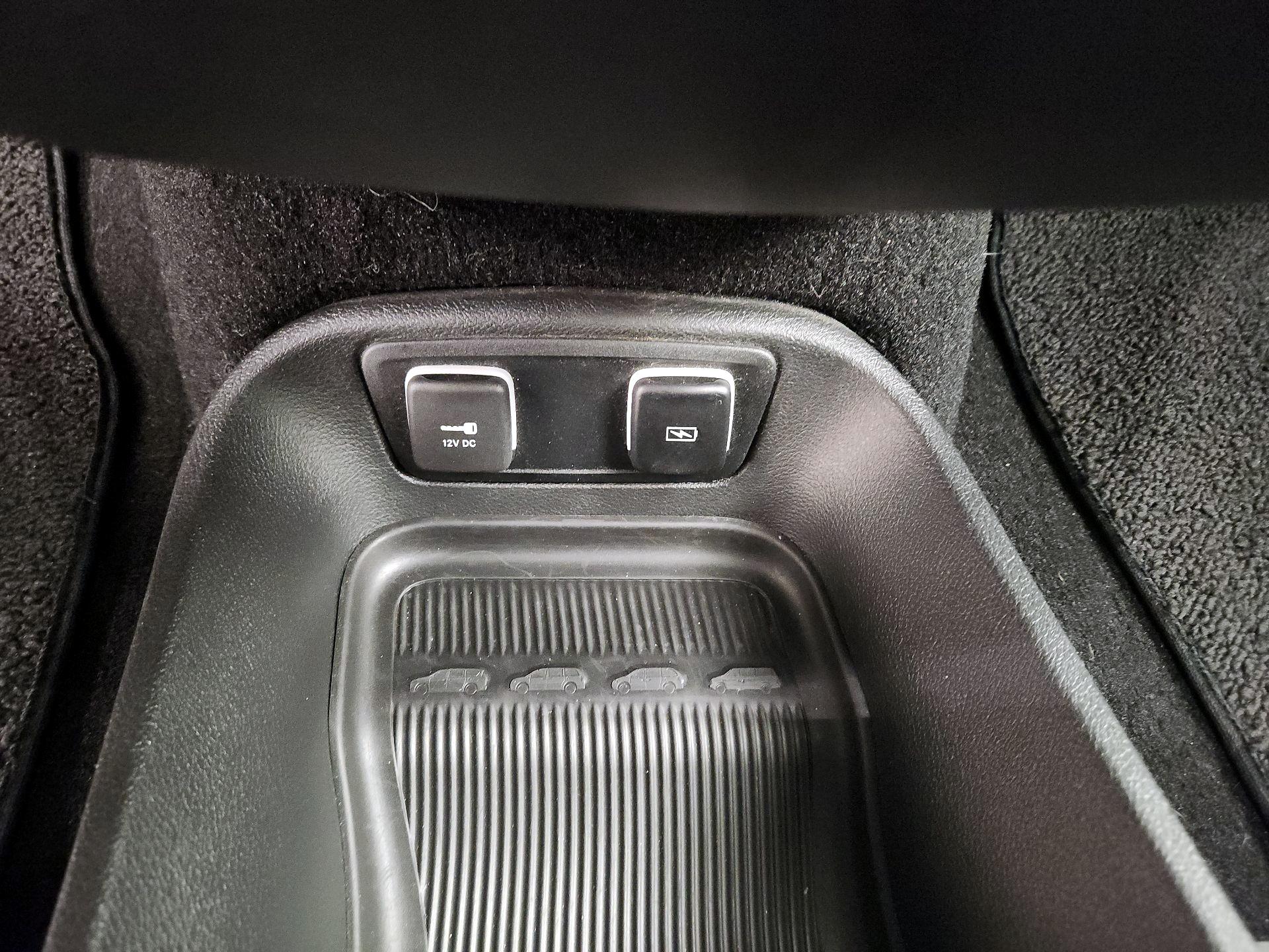 Thumbnail: 2021 Chrysler Pacifica - 19