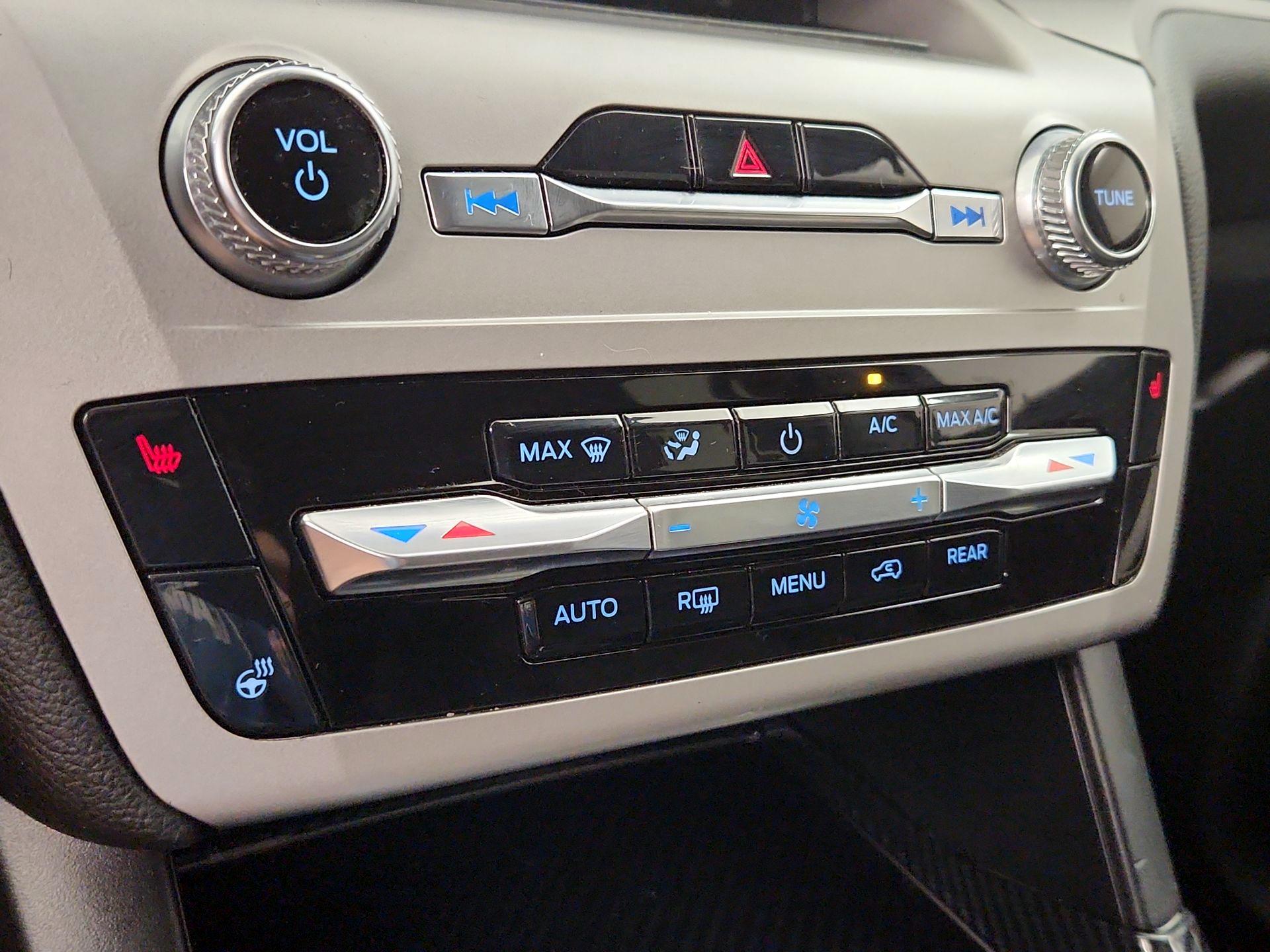 Thumbnail: 2022 Ford Explorer - 17