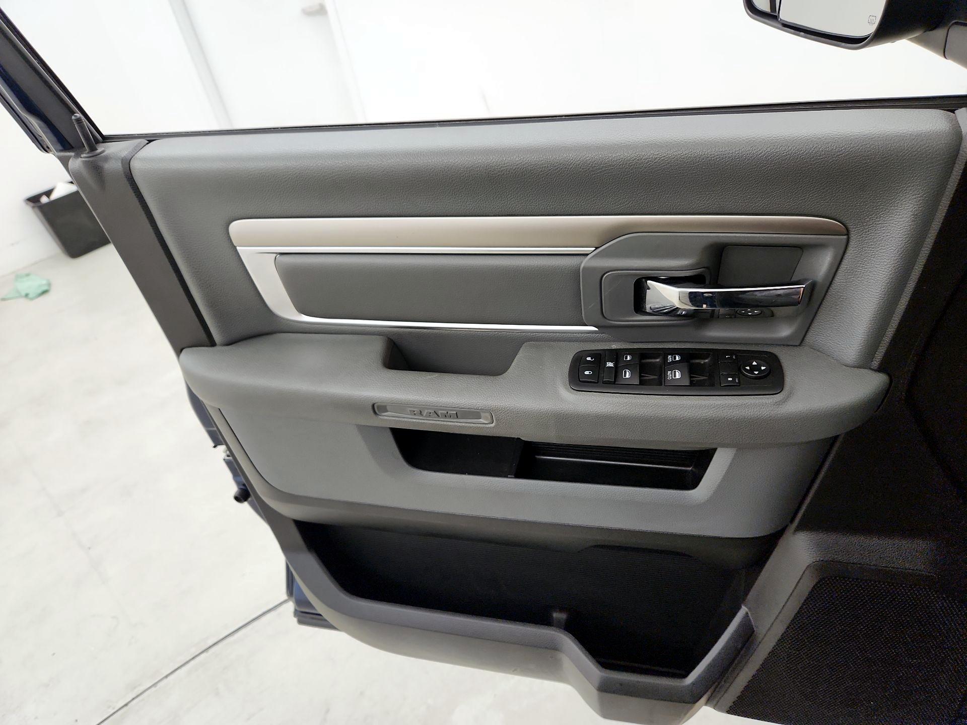 Thumbnail: 2019 RAM 1500 Classic - 12