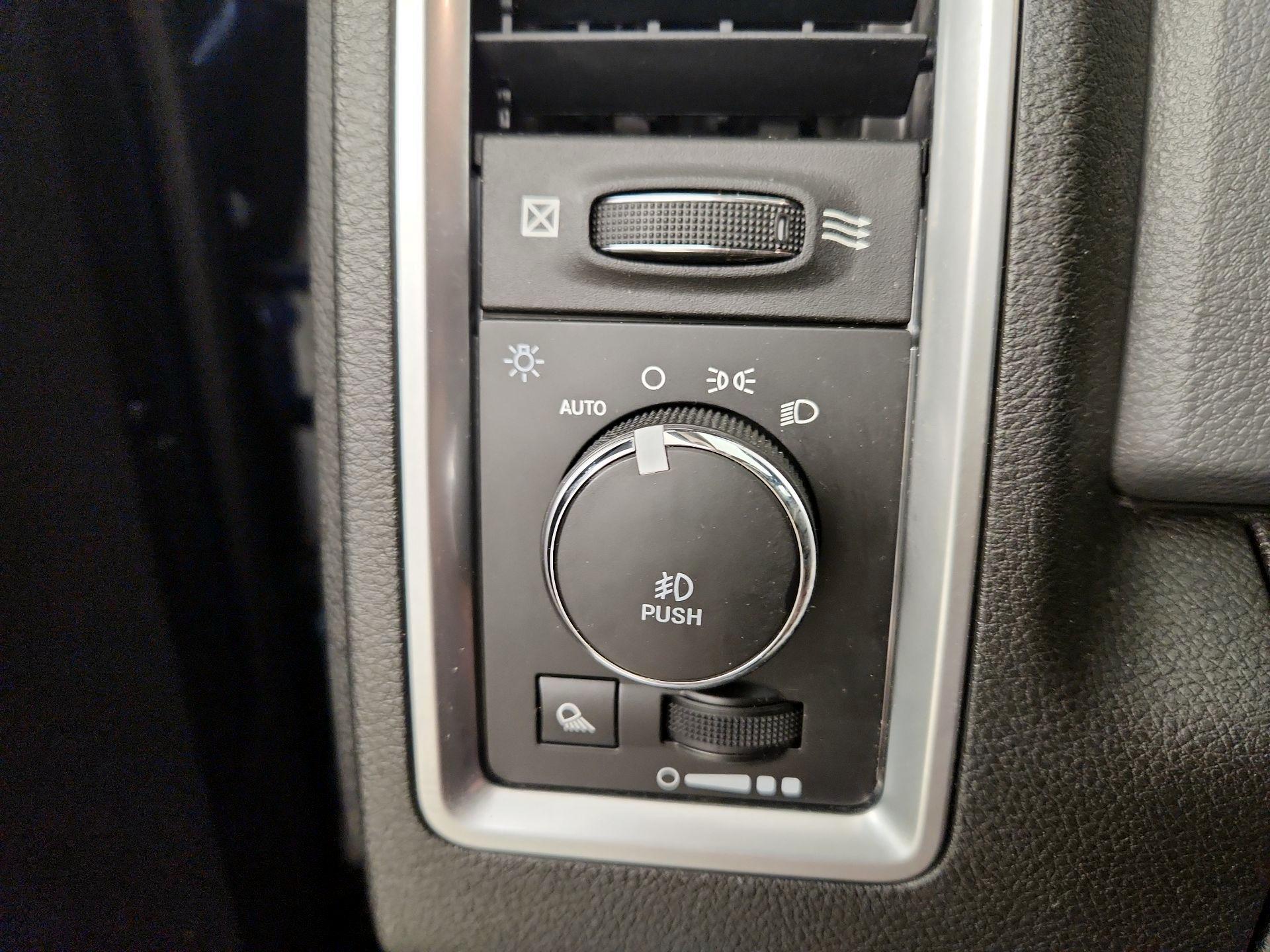 Thumbnail: 2019 RAM 1500 Classic - 13