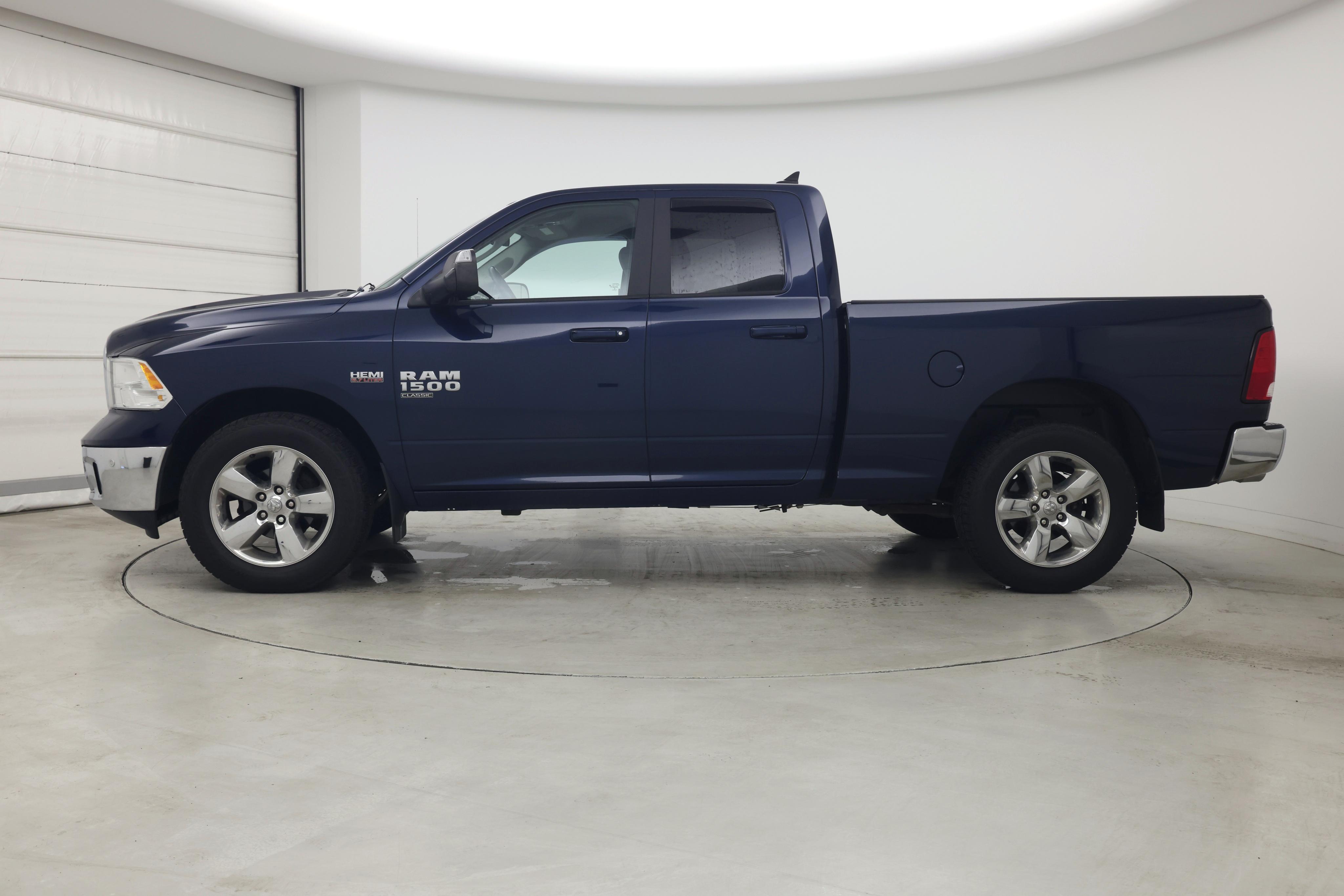 Thumbnail: 2019 RAM 1500 Classic - 3