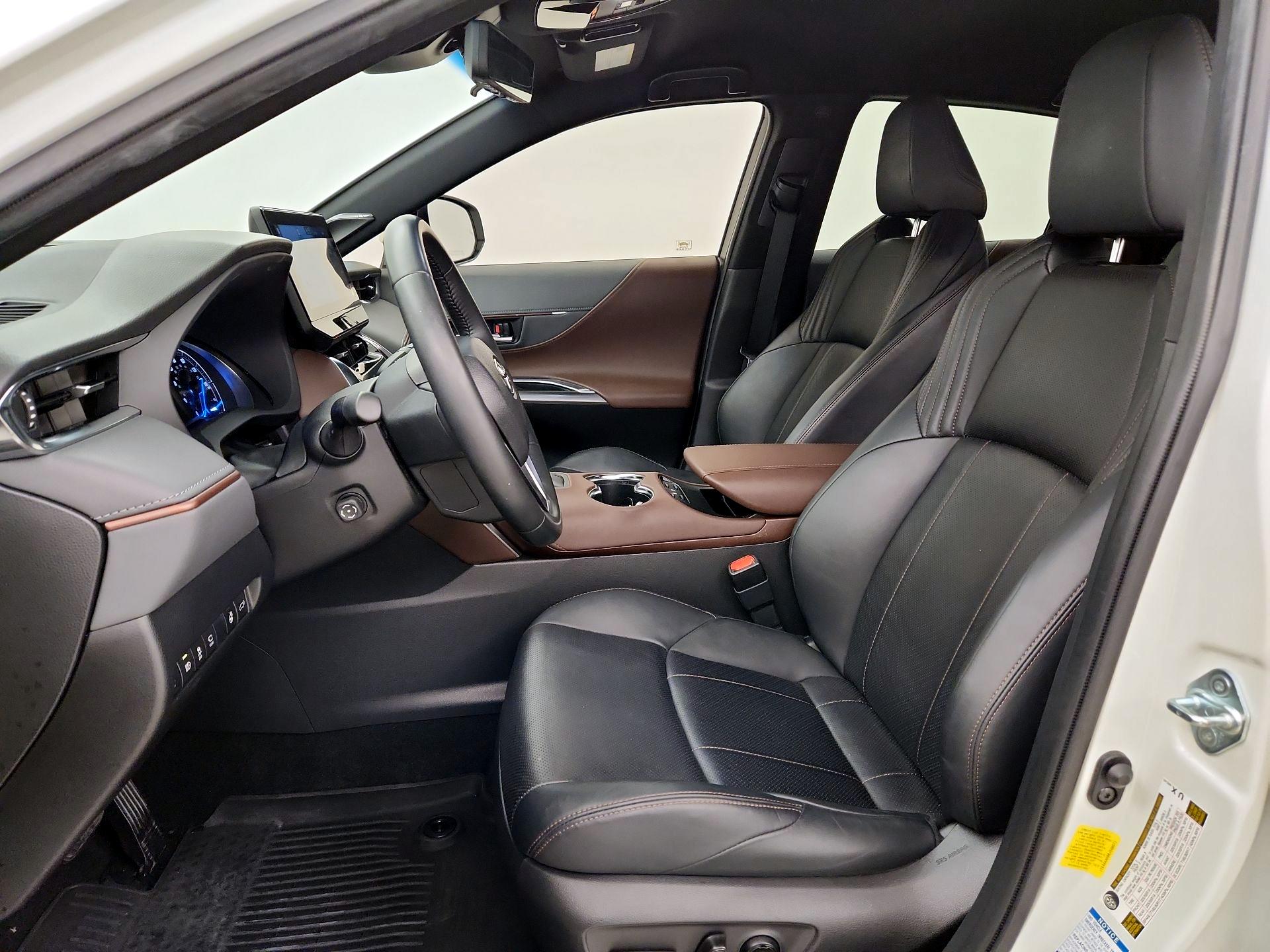 Thumbnail: 2021 Toyota Venza - 11