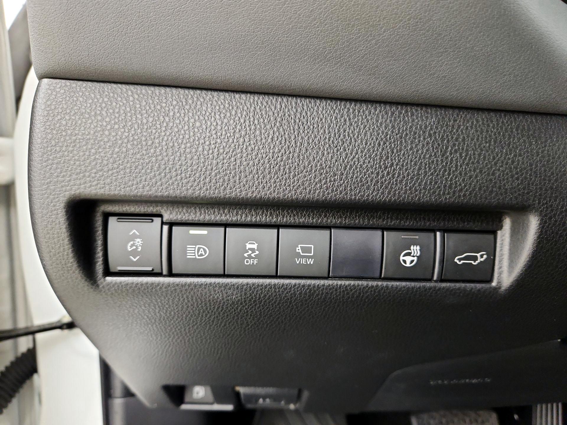 Thumbnail: 2021 Toyota Venza - 13