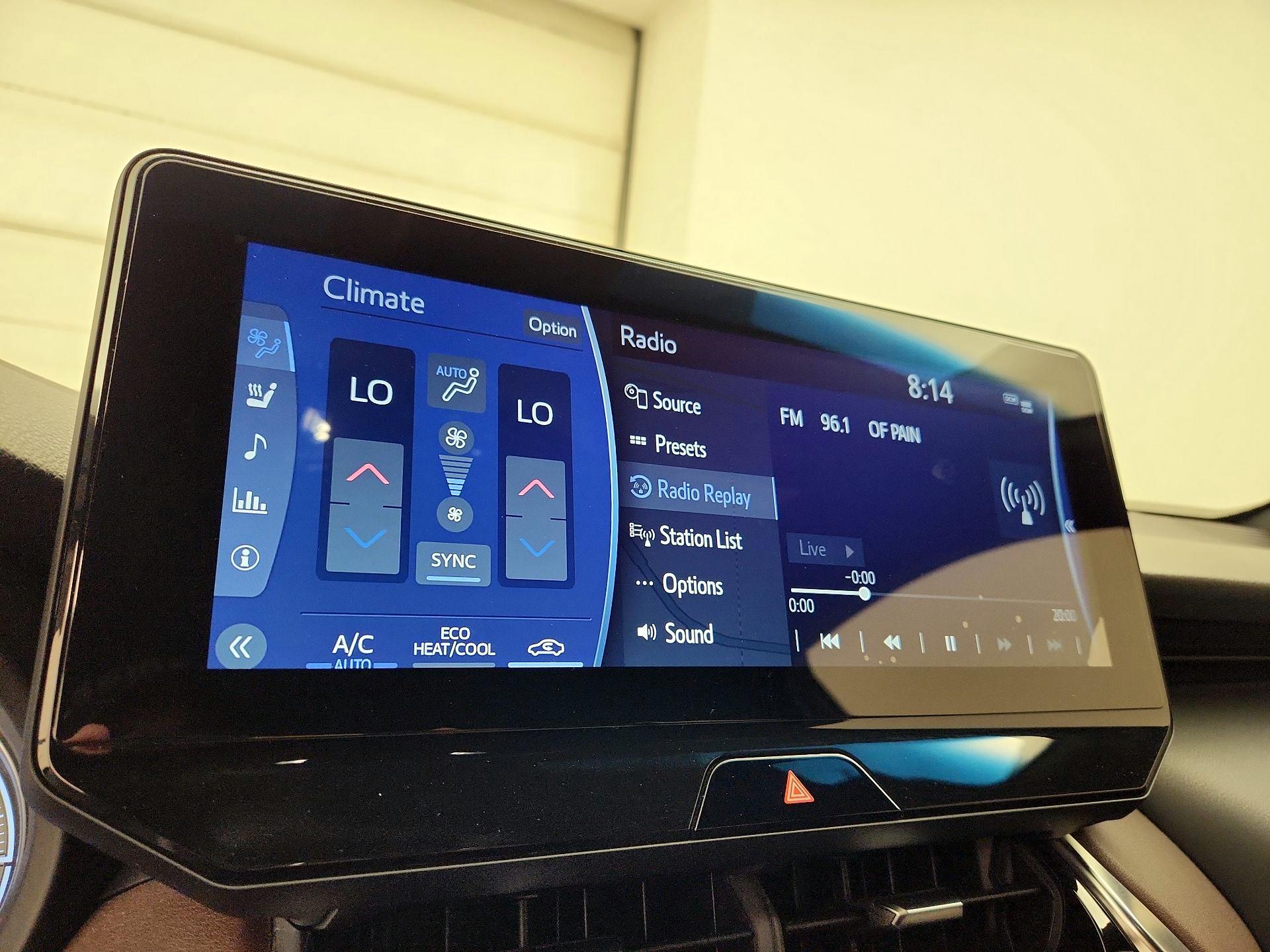 Thumbnail: 2021 Toyota Venza - 16