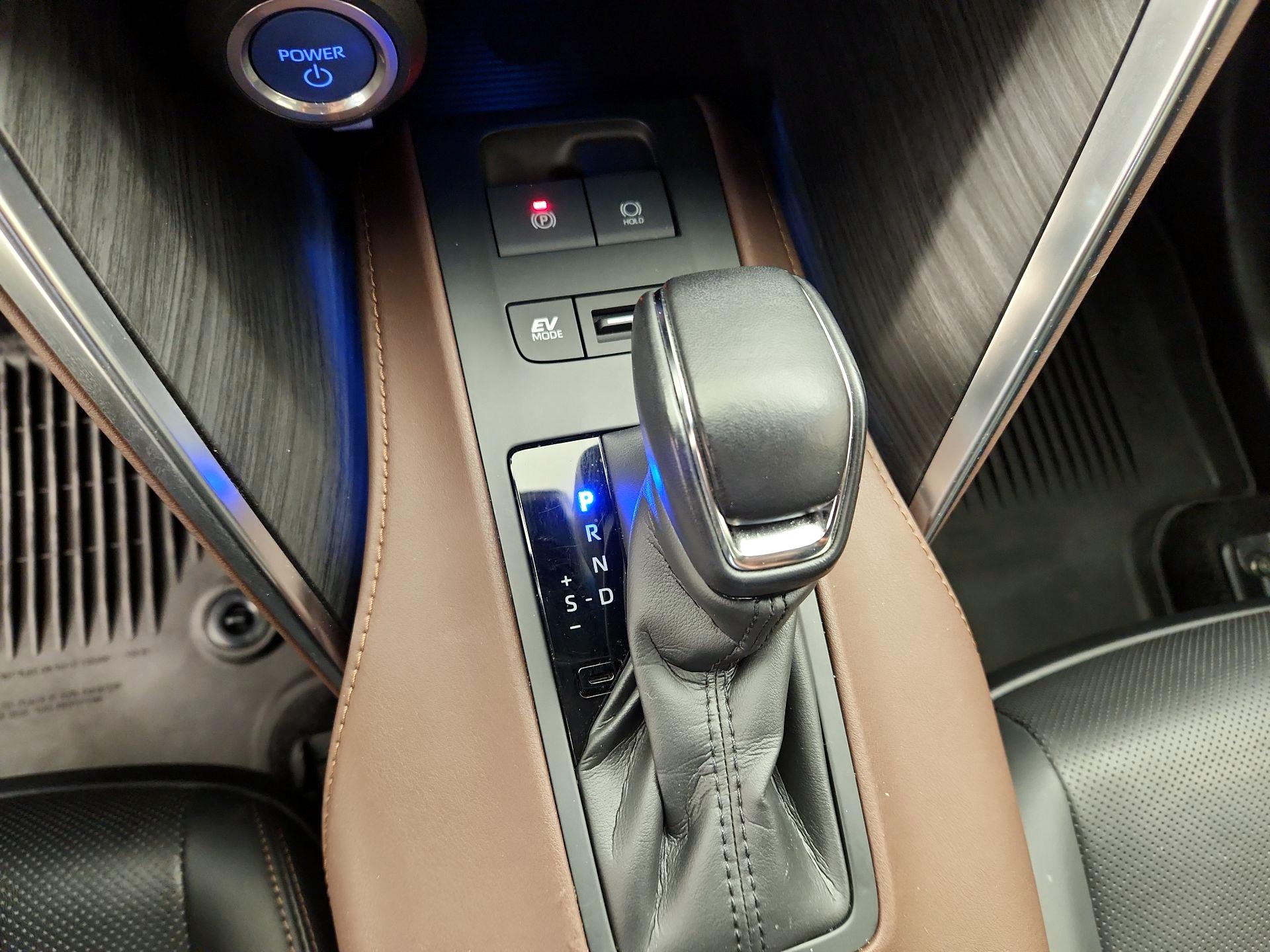 Thumbnail: 2021 Toyota Venza - 18