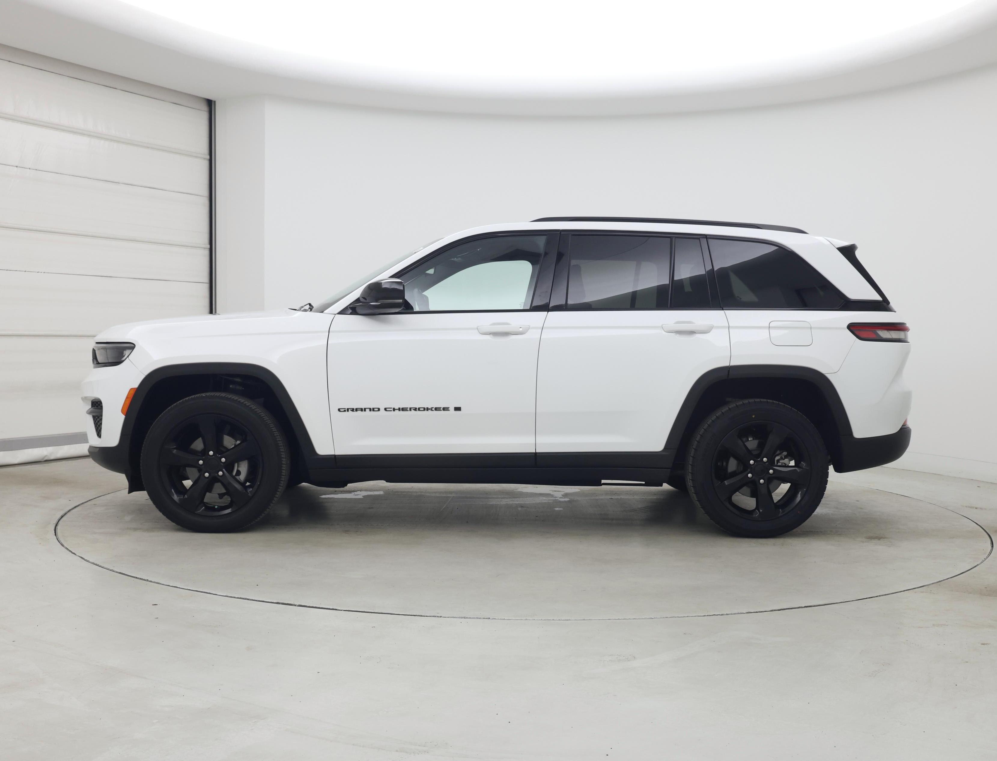 Thumbnail: 2023 Jeep Grand Cherokee - 3
