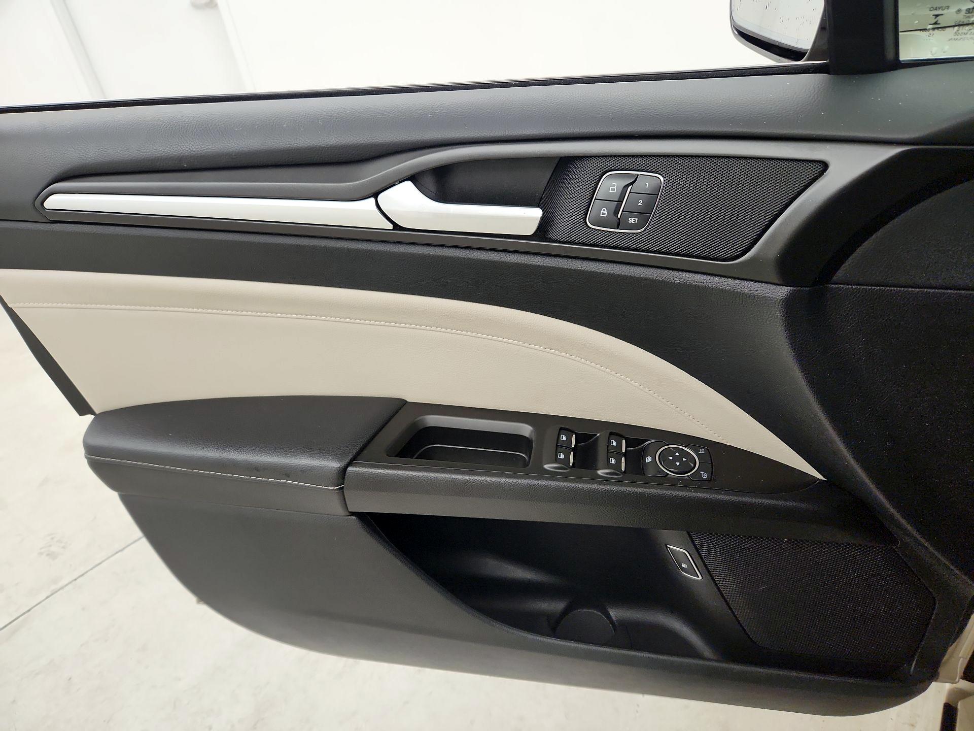 Thumbnail: 2017 Ford Fusion - 12