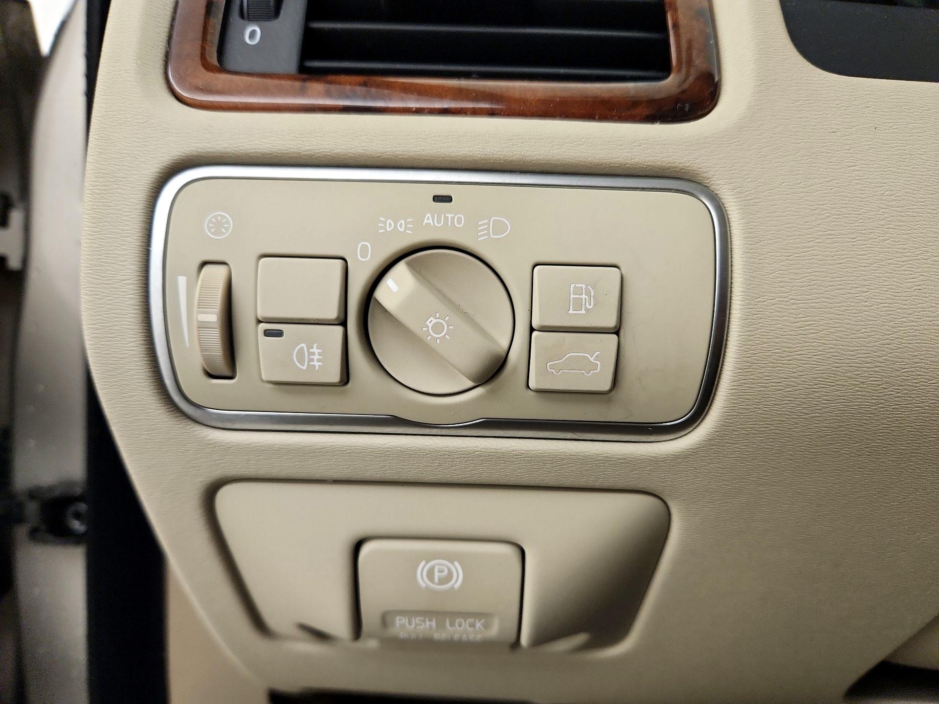 Thumbnail: 2015 Volvo XC70 - 13