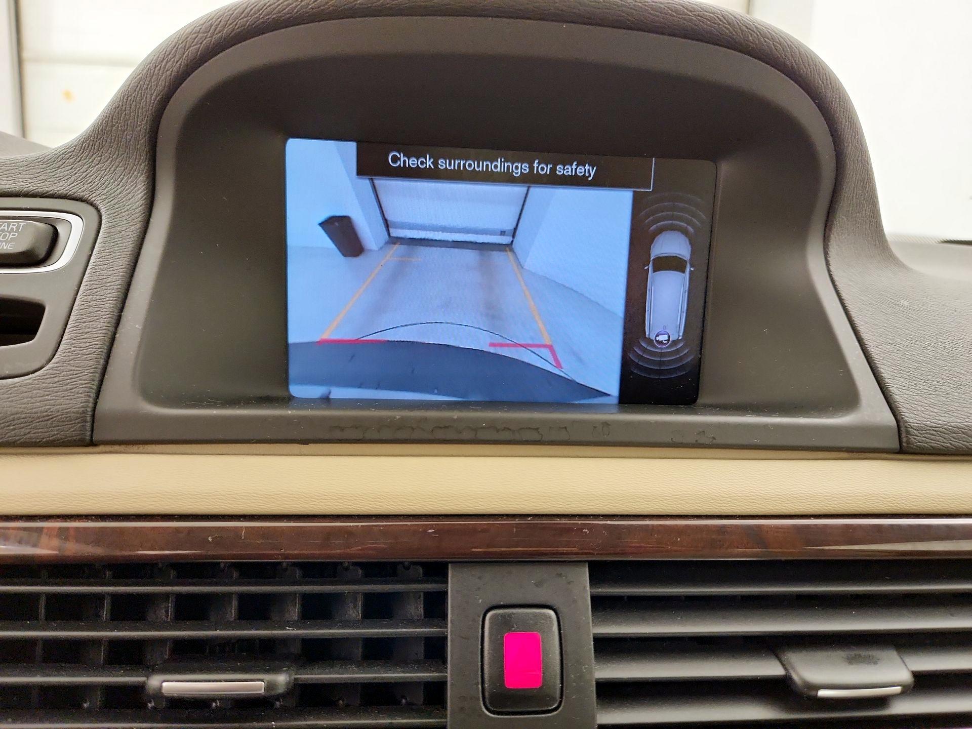 Thumbnail: 2015 Volvo XC70 - 14