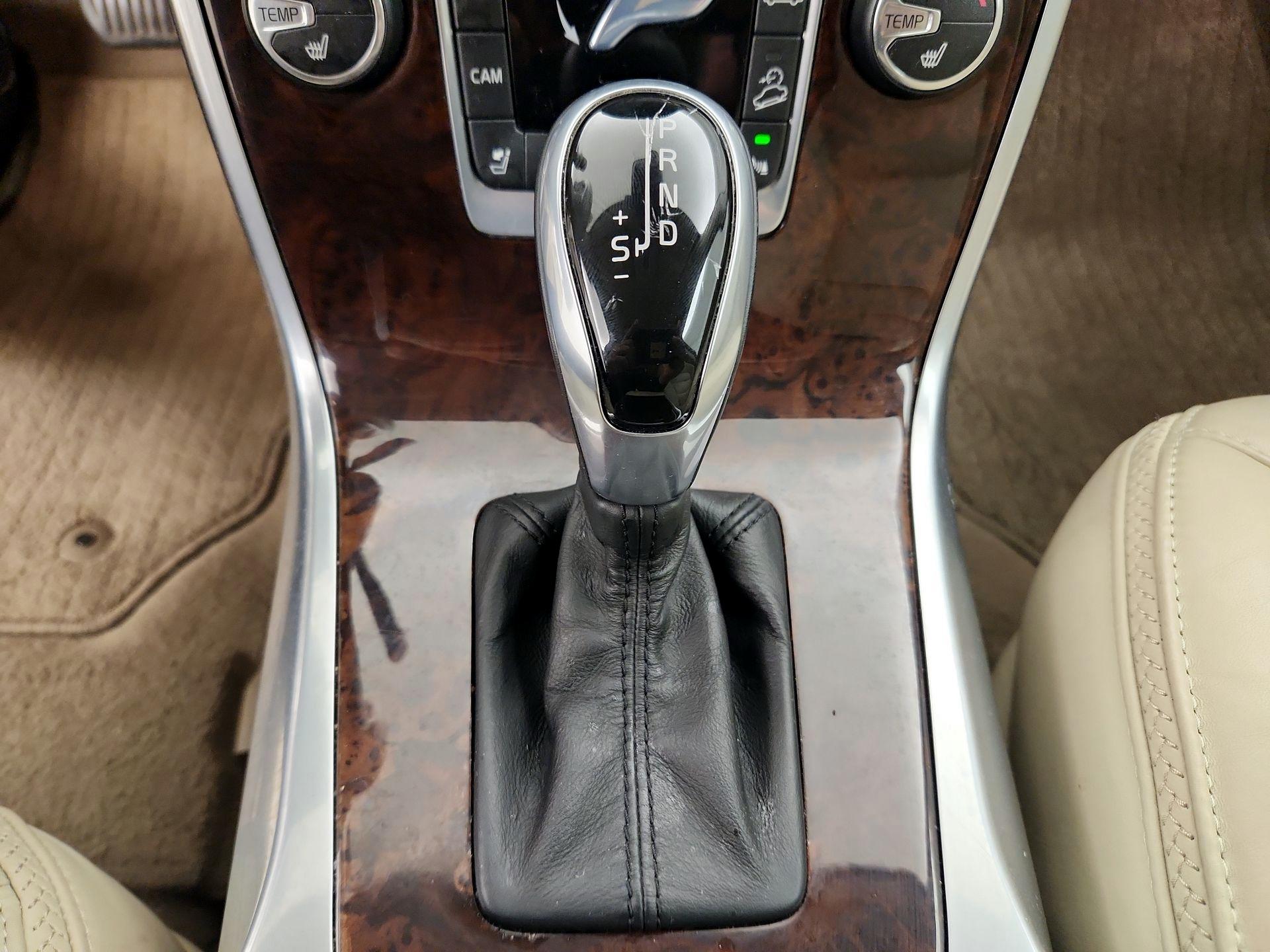 Thumbnail: 2015 Volvo XC70 - 17