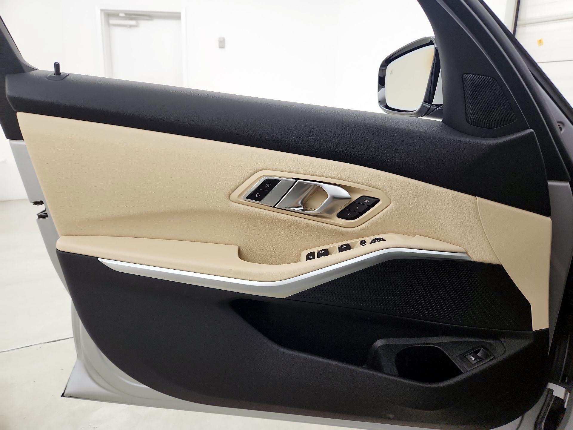 Thumbnail: 2019 BMW 3 Series - 12
