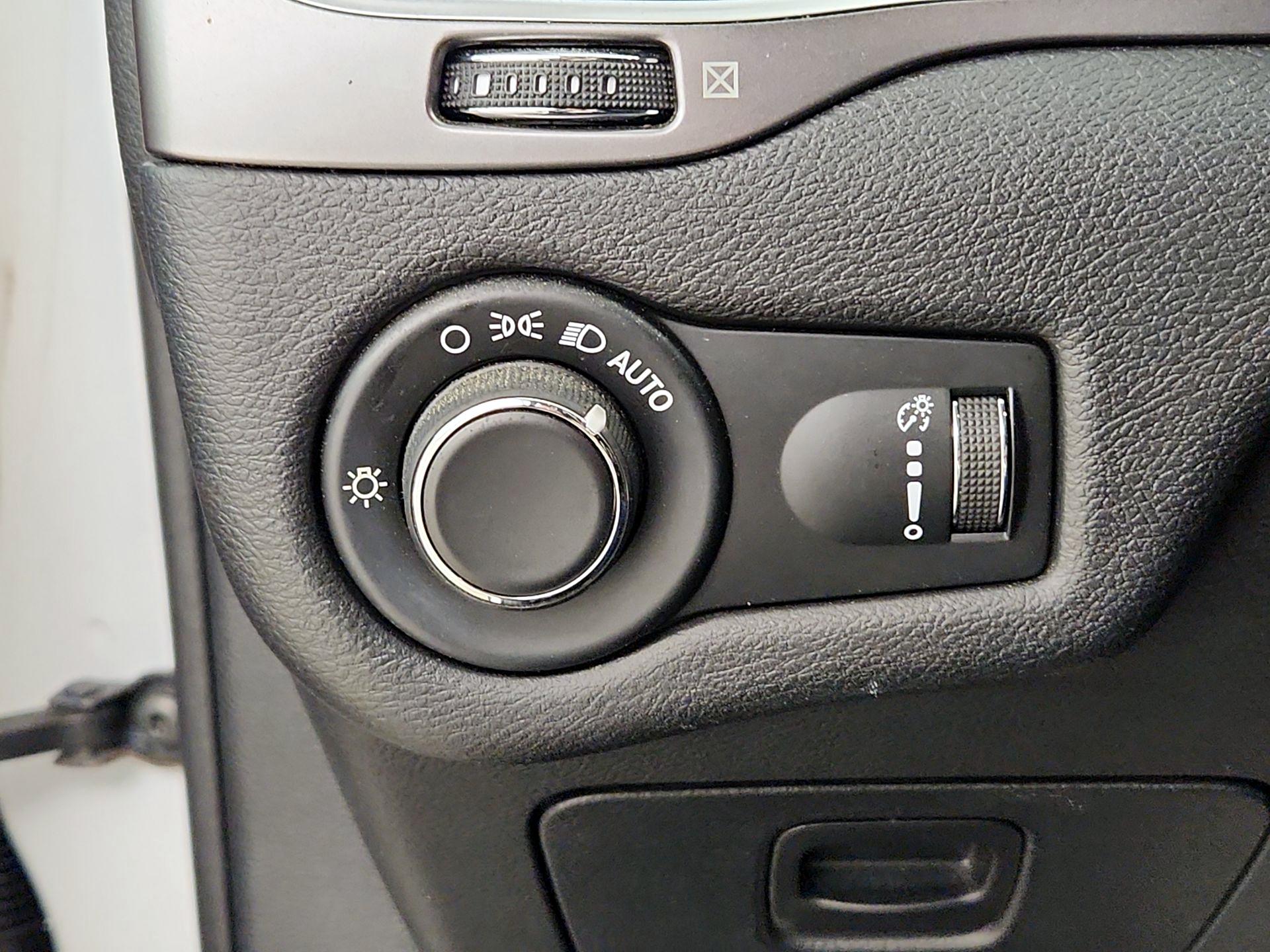 Thumbnail: 2020 Jeep Cherokee - 13