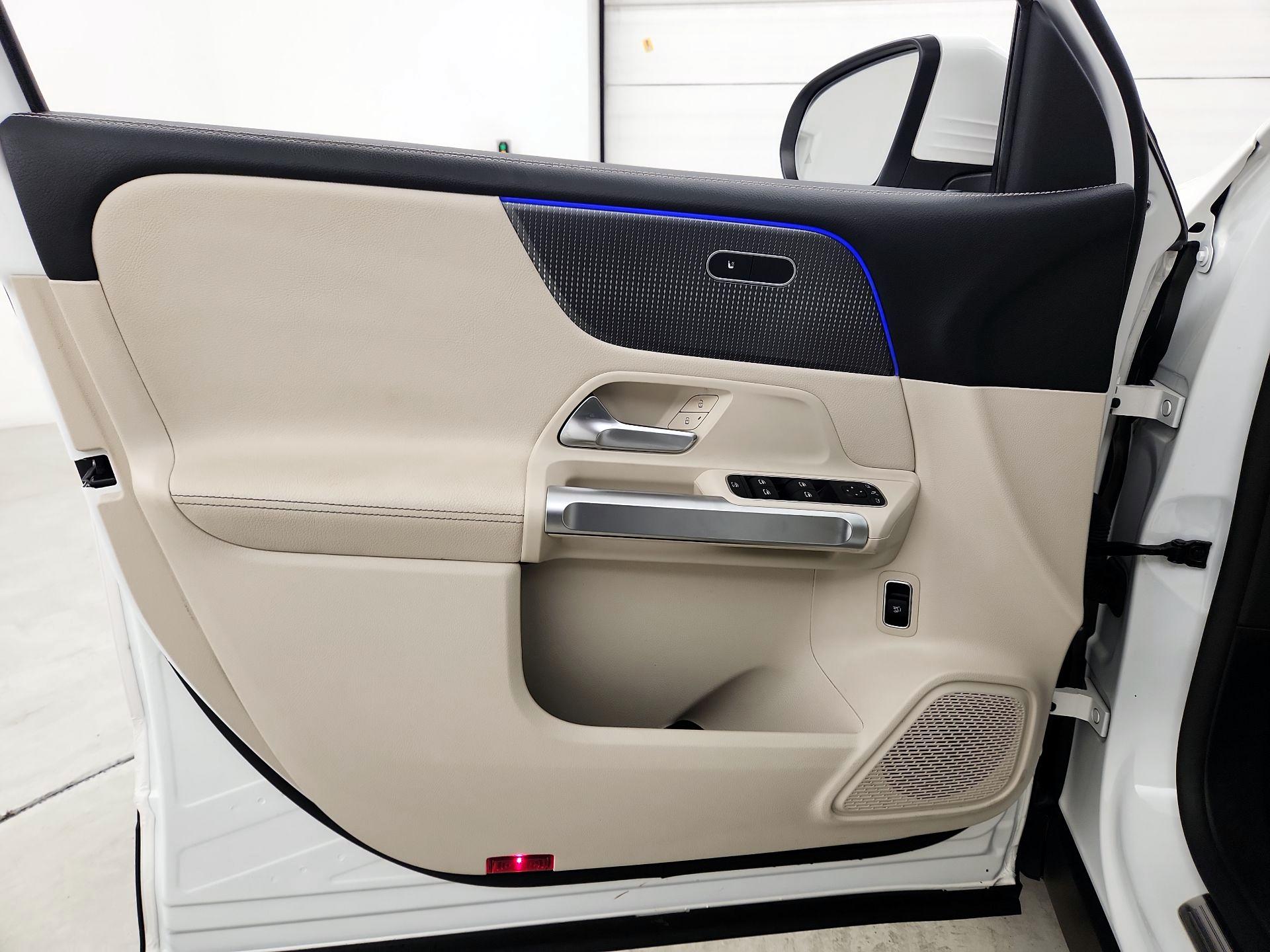 Thumbnail: 2022 Mercedes-Benz GLB - 12