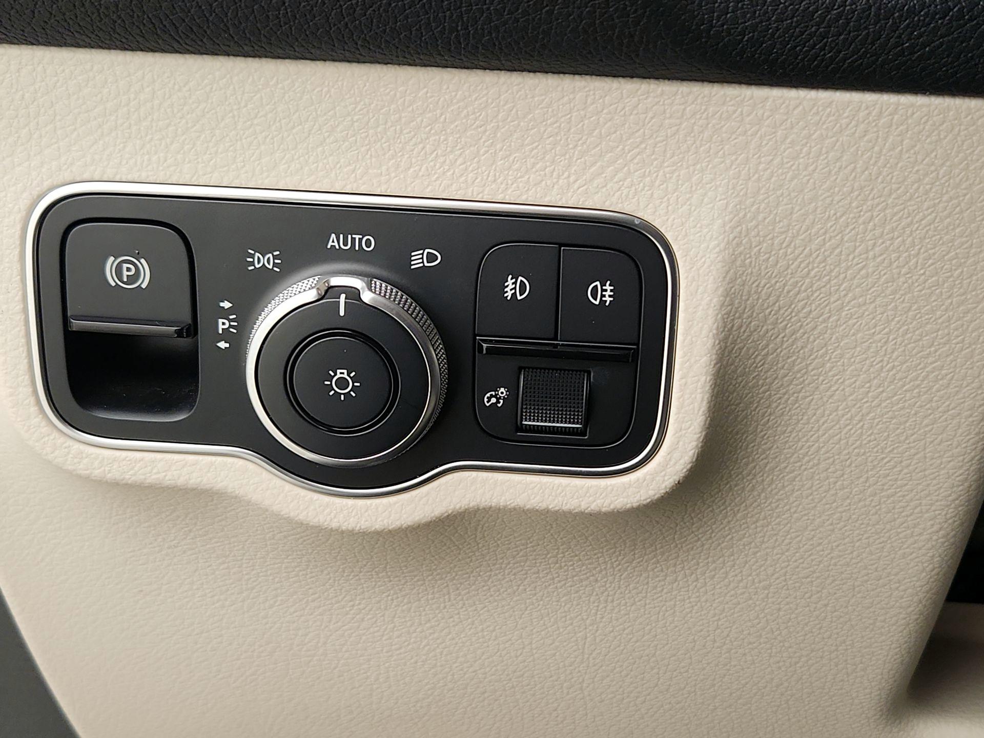 Thumbnail: 2022 Mercedes-Benz GLB - 13