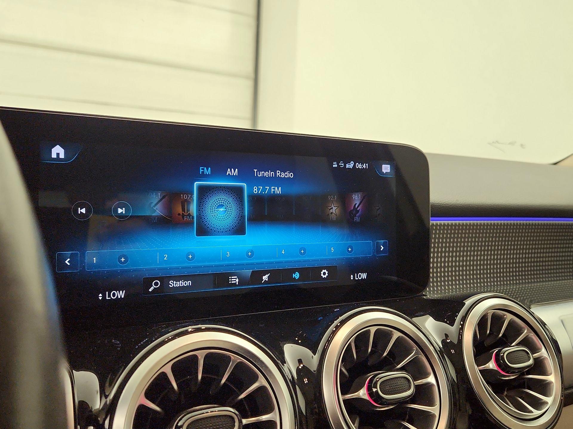 Thumbnail: 2022 Mercedes-Benz GLB - 15