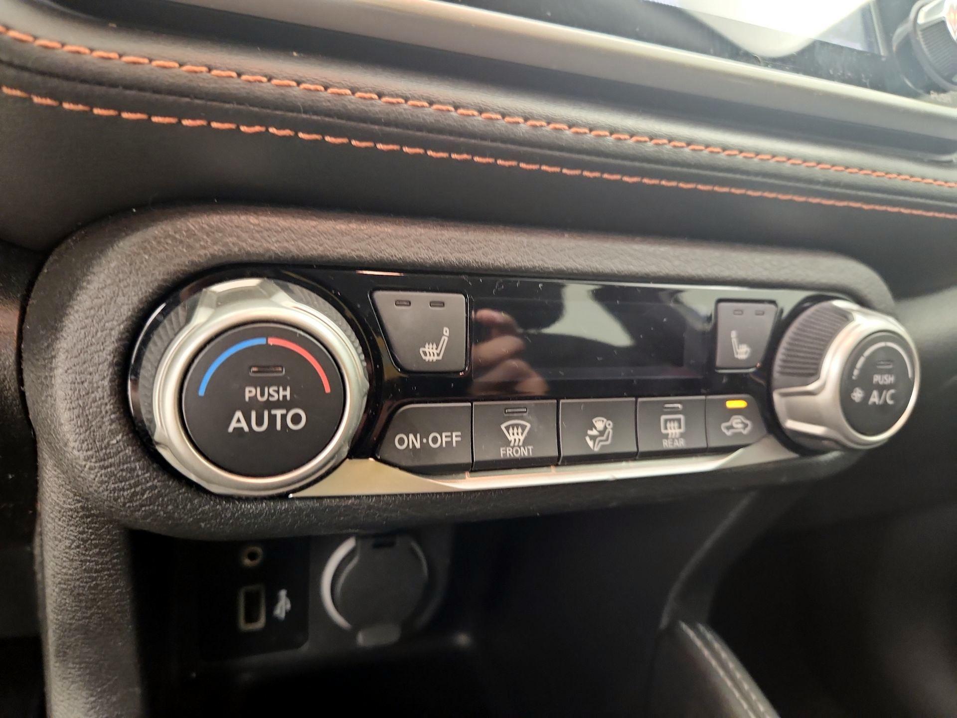 Thumbnail: 2019 Nissan Kicks - 16