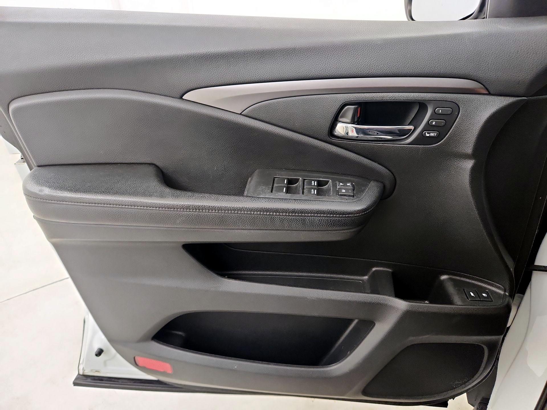 Thumbnail: 2020 Honda Pilot - 12