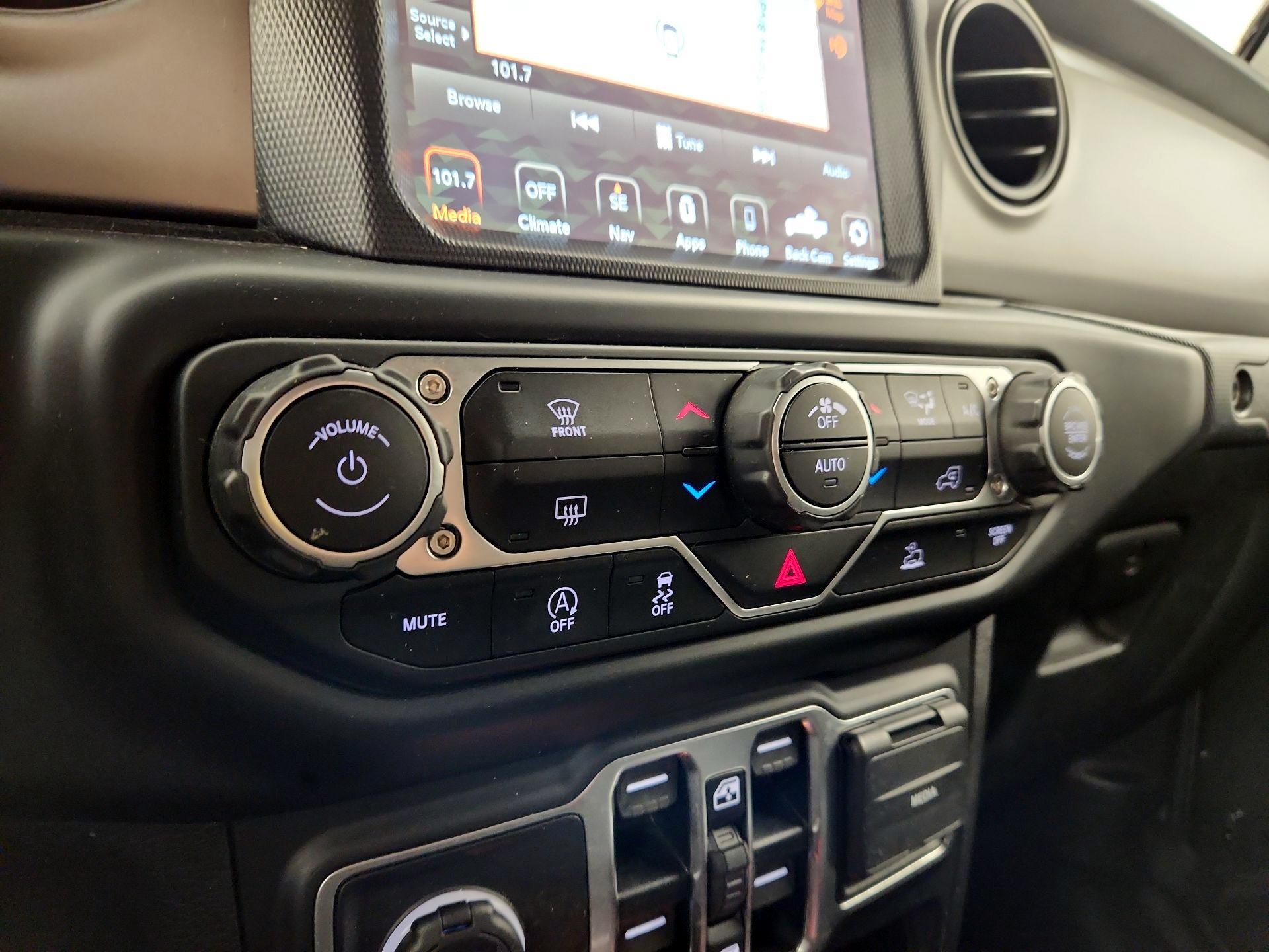 Thumbnail: 2021 Jeep Gladiator - 17