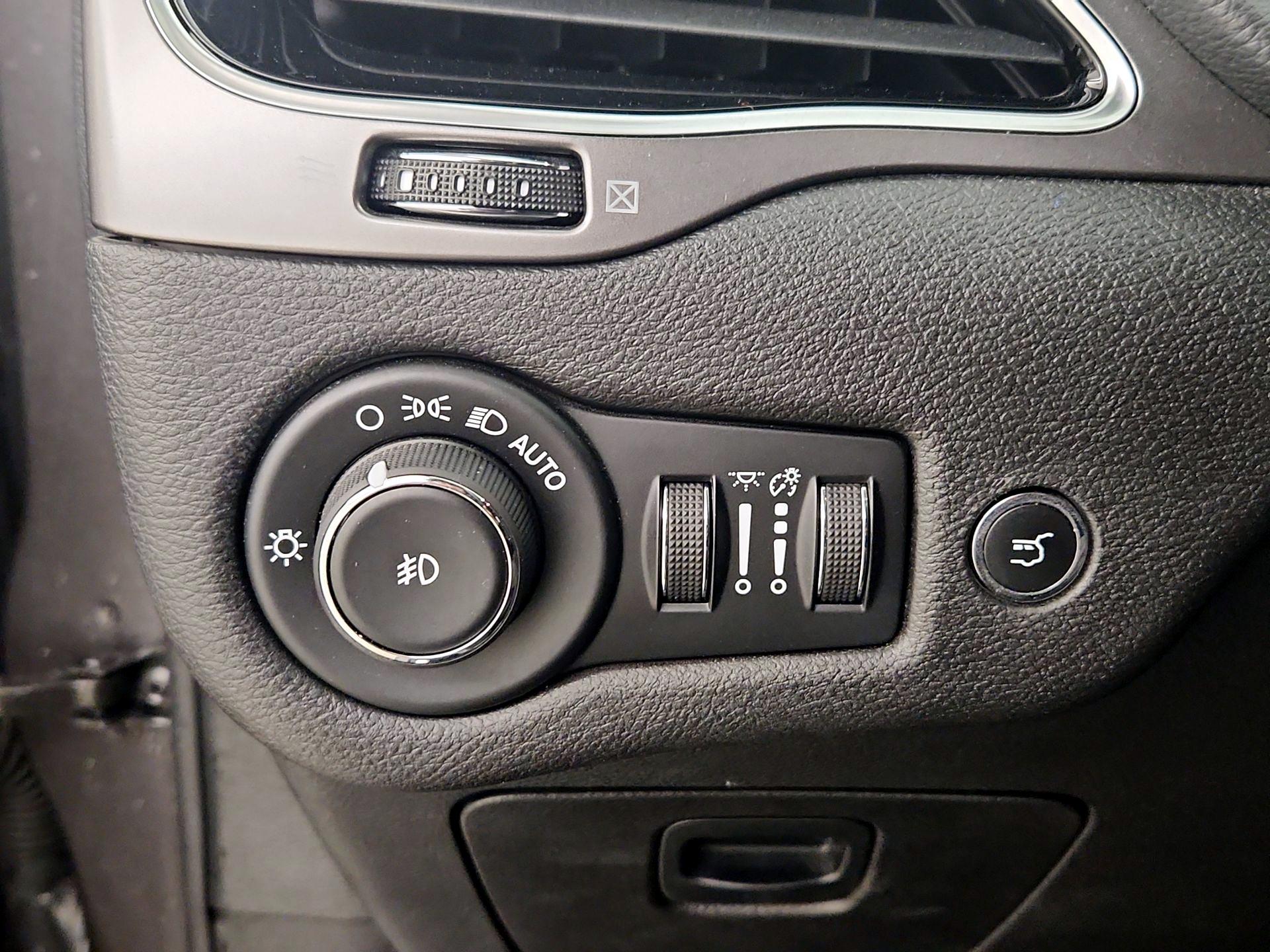 Thumbnail: 2019 Jeep Cherokee - 13