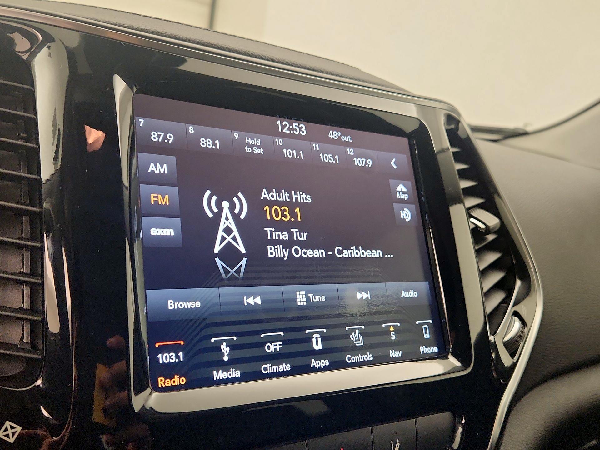 Thumbnail: 2019 Jeep Cherokee - 16