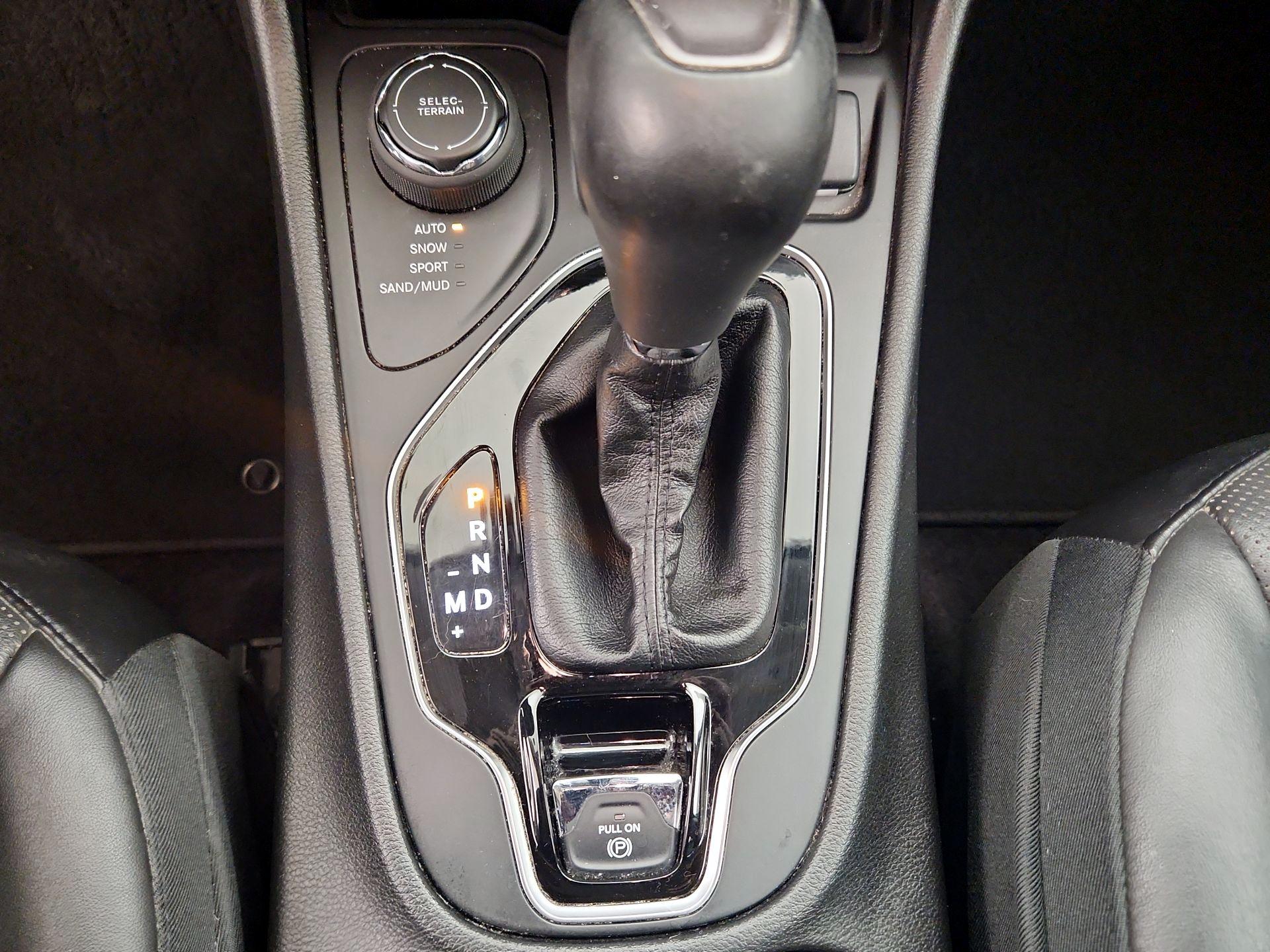 Thumbnail: 2019 Jeep Cherokee - 18