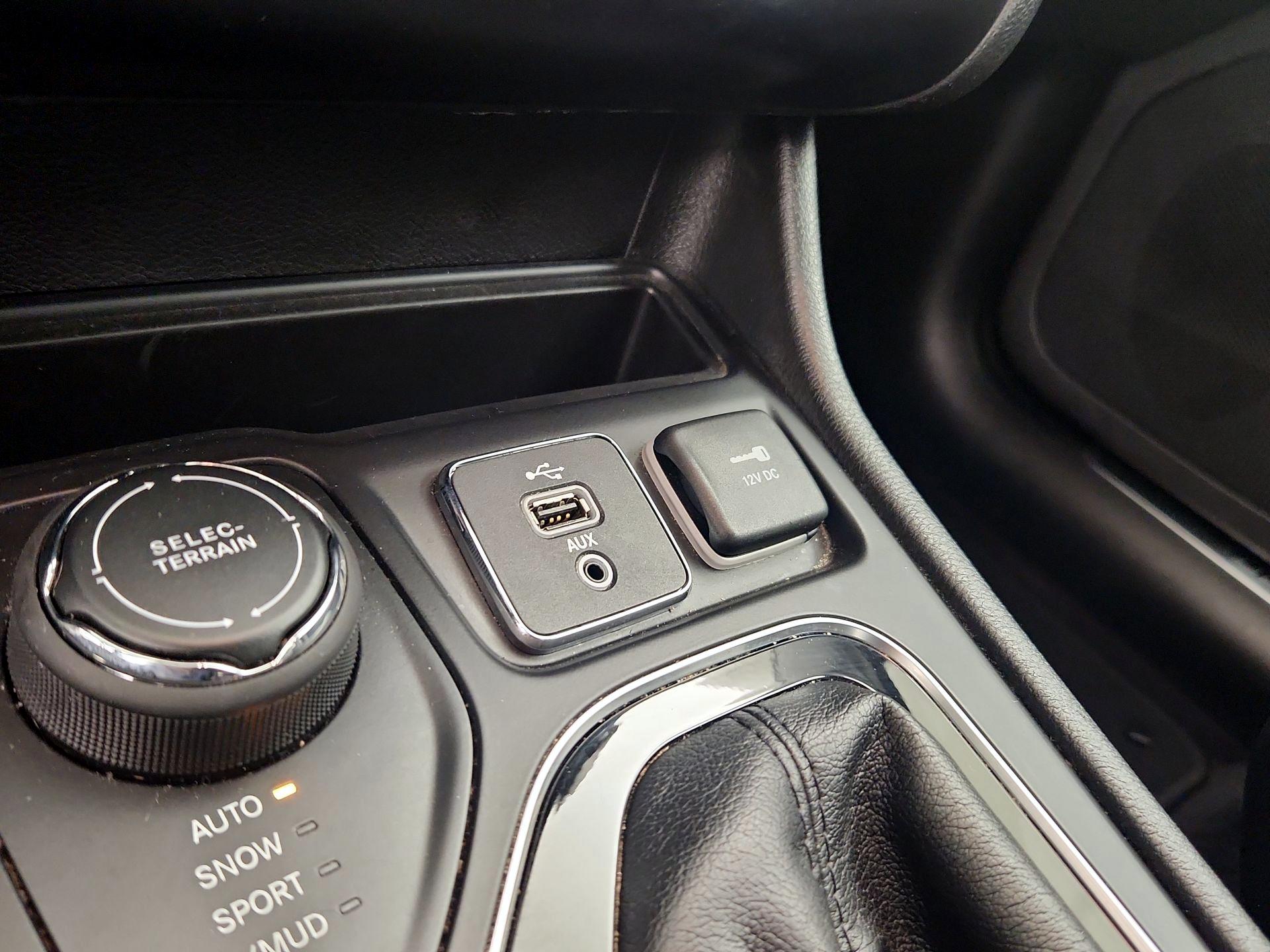 Thumbnail: 2019 Jeep Cherokee - 19