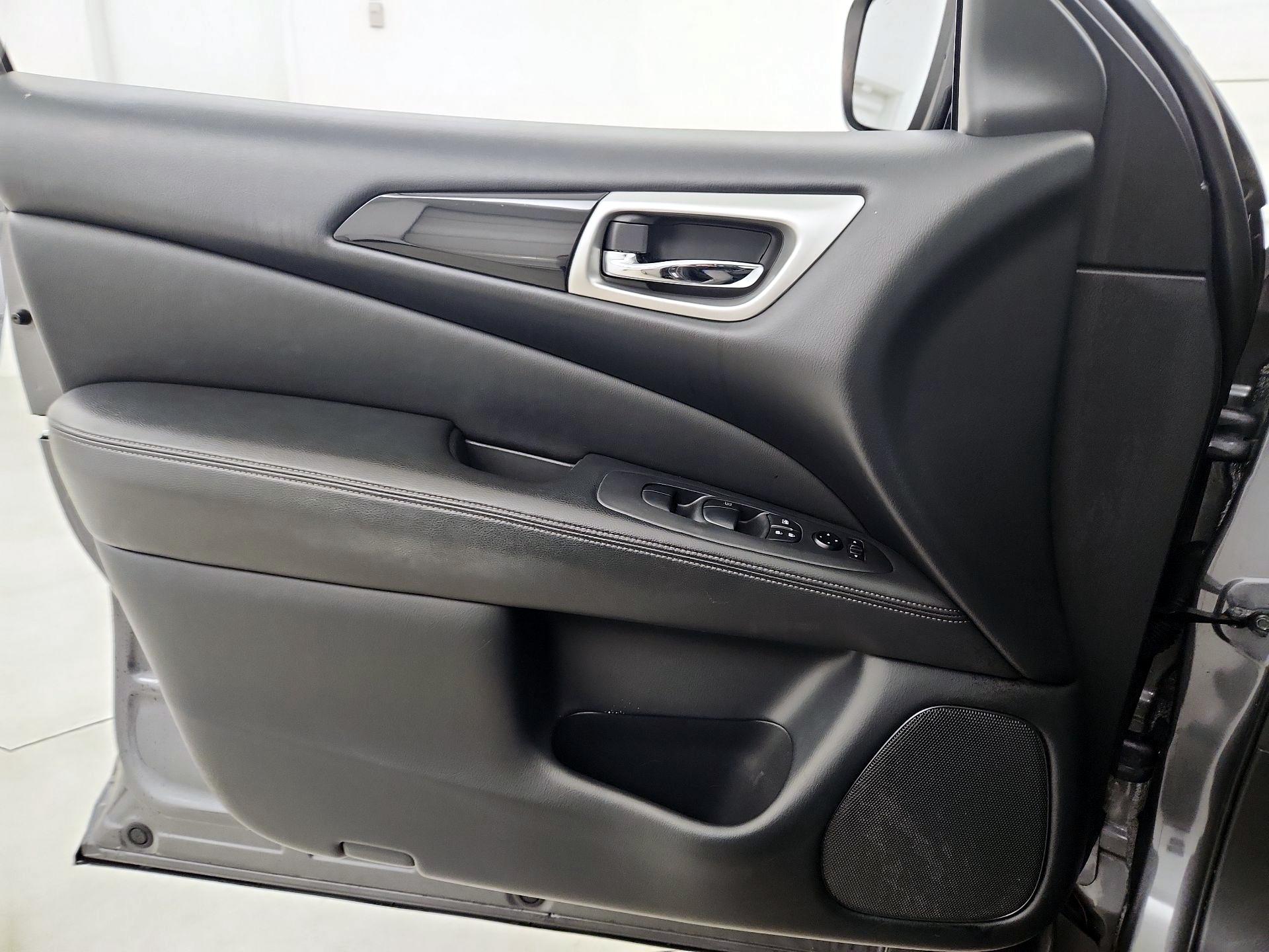 Thumbnail: 2019 Nissan Pathfinder - 12