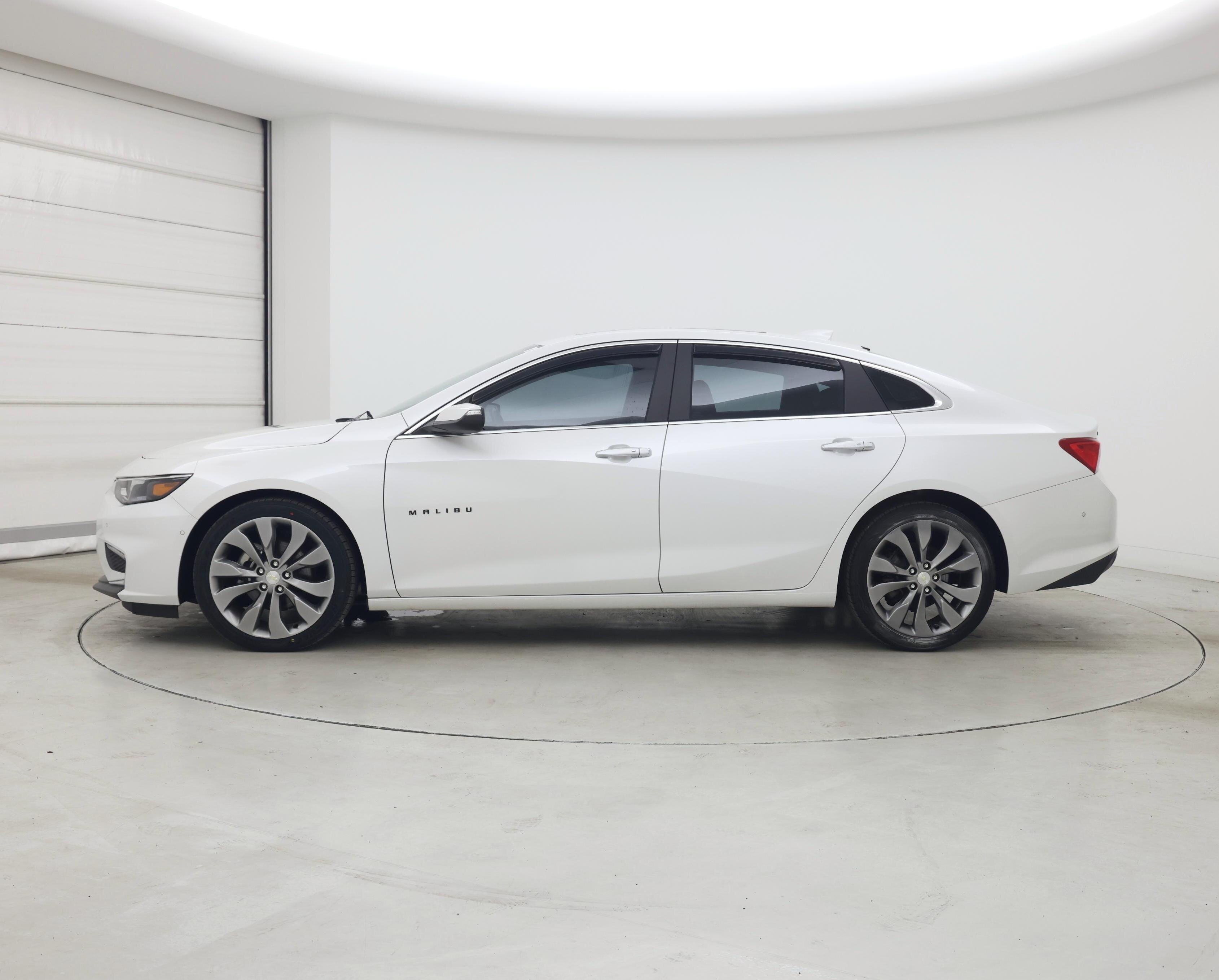 Thumbnail: 2018 Chevrolet Malibu - 3