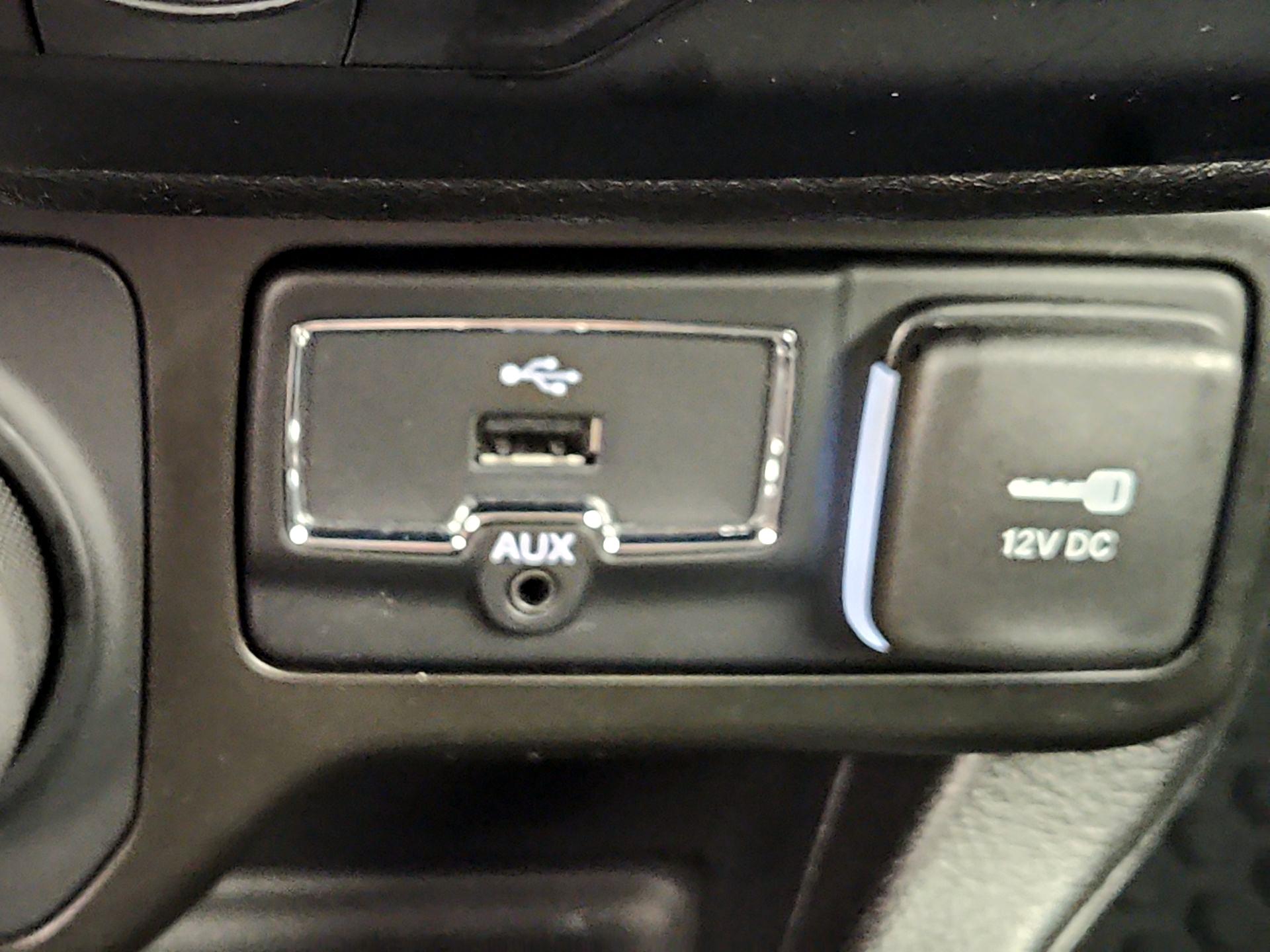 Thumbnail: 2023 Jeep Renegade - 19