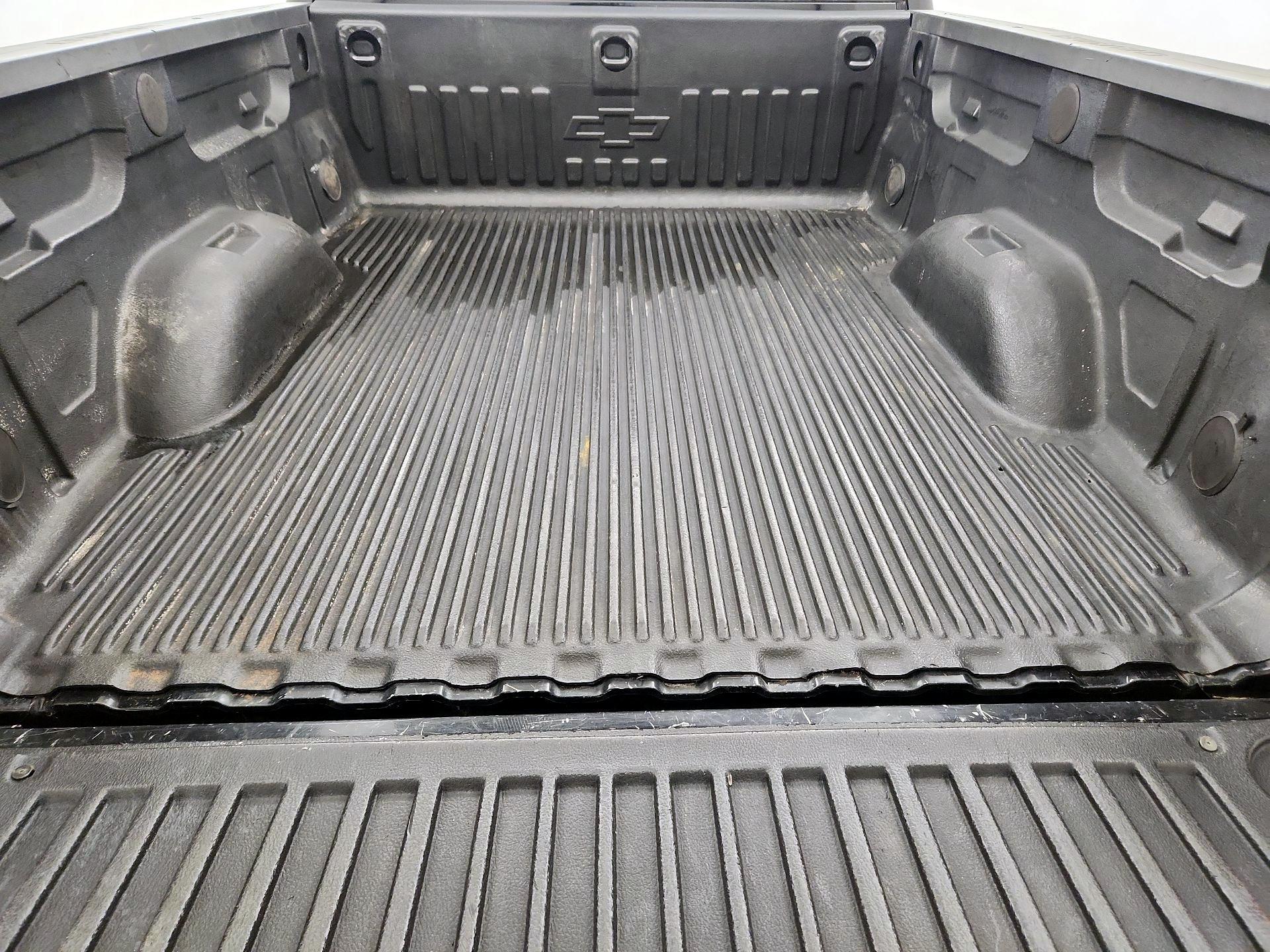 Thumbnail: 2015 Chevrolet Silverado 1500 - 18