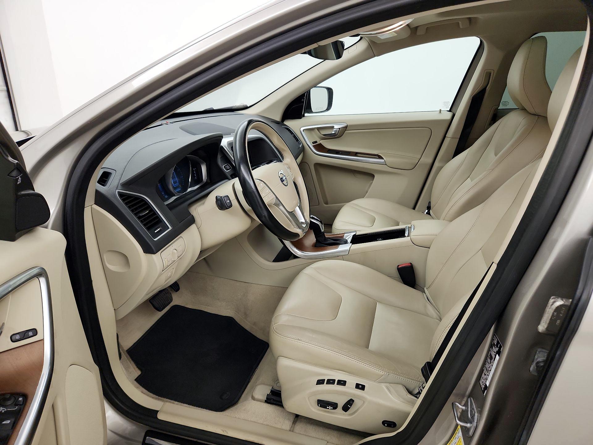 Thumbnail: 2016 Volvo XC60 - 11