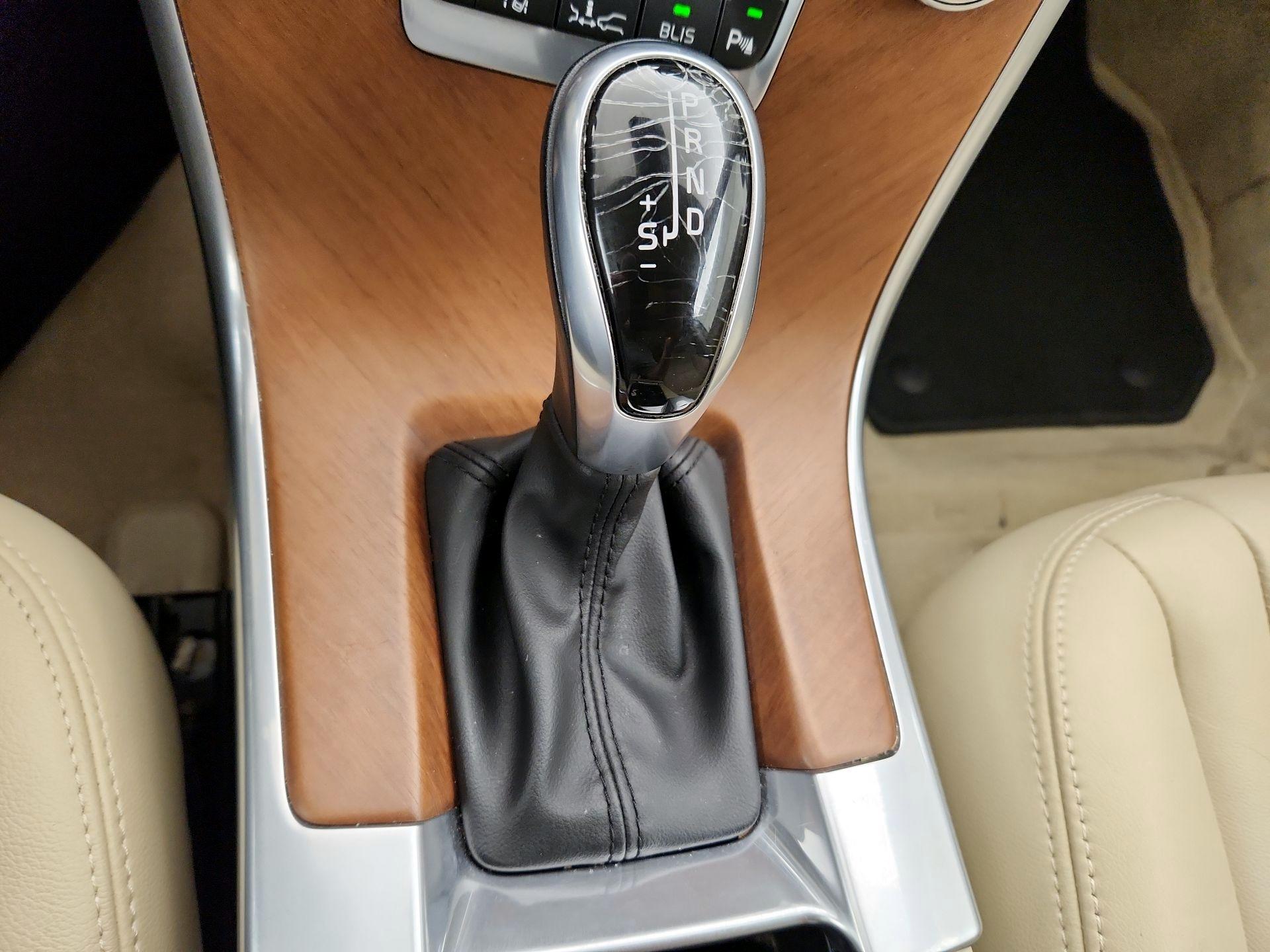 Thumbnail: 2016 Volvo XC60 - 17