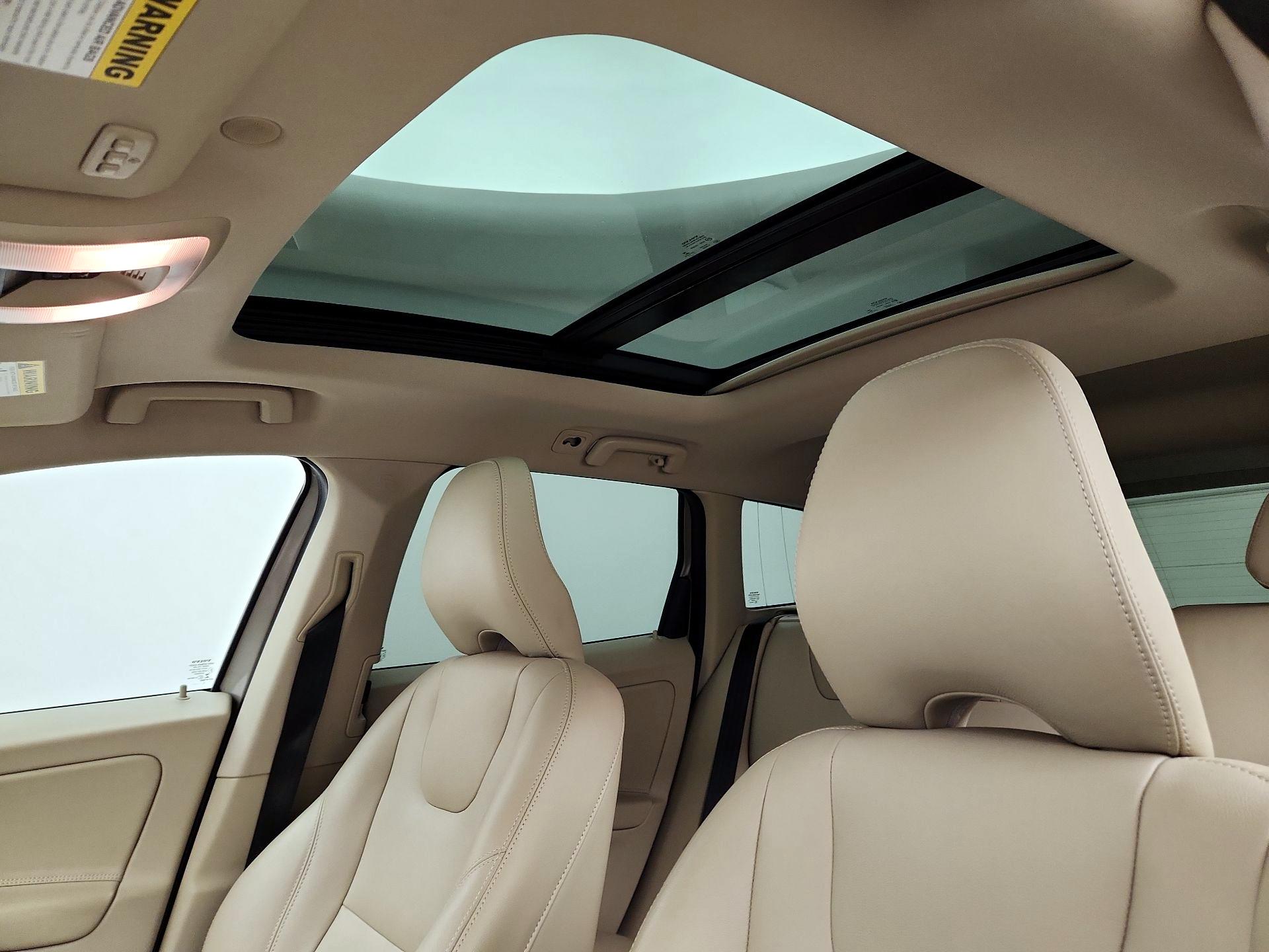 Thumbnail: 2016 Volvo XC60 - 19