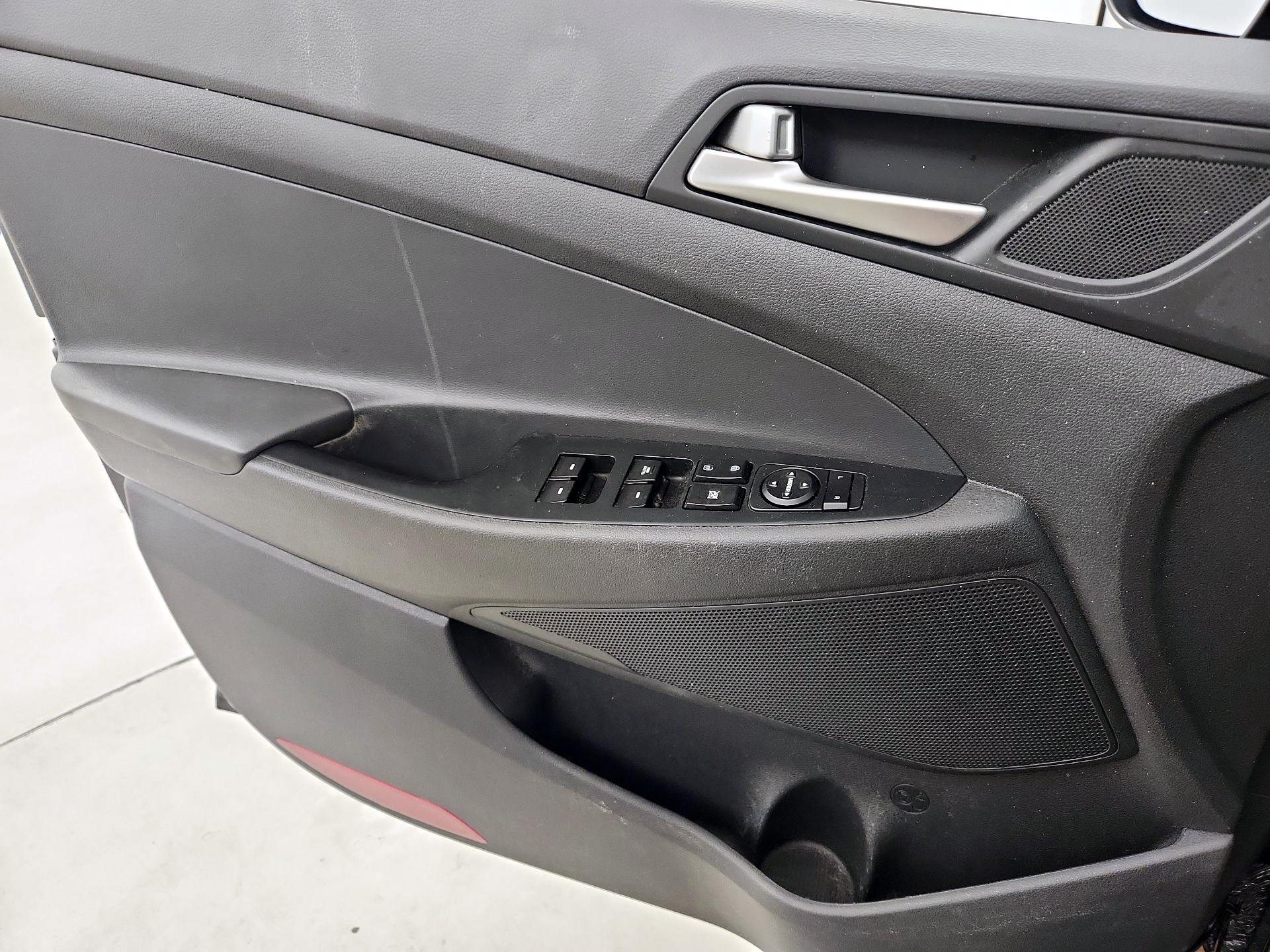 Thumbnail: 2019 Hyundai Tucson - 12