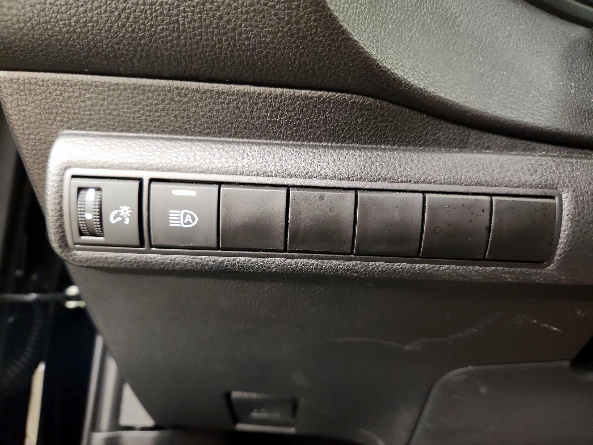 Thumbnail: 2025 Toyota Corolla - 13