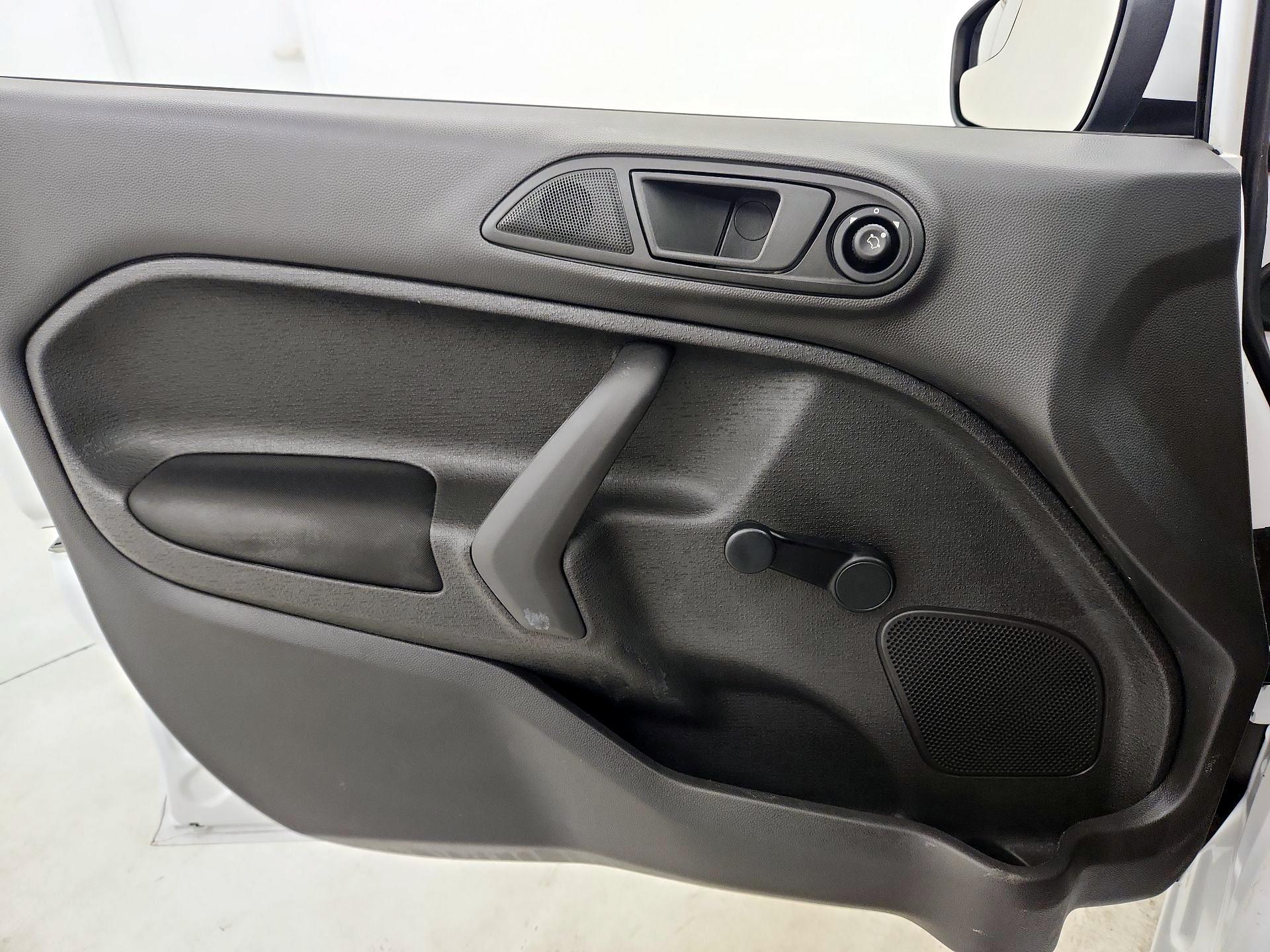 Thumbnail: 2016 Ford Fiesta - 12