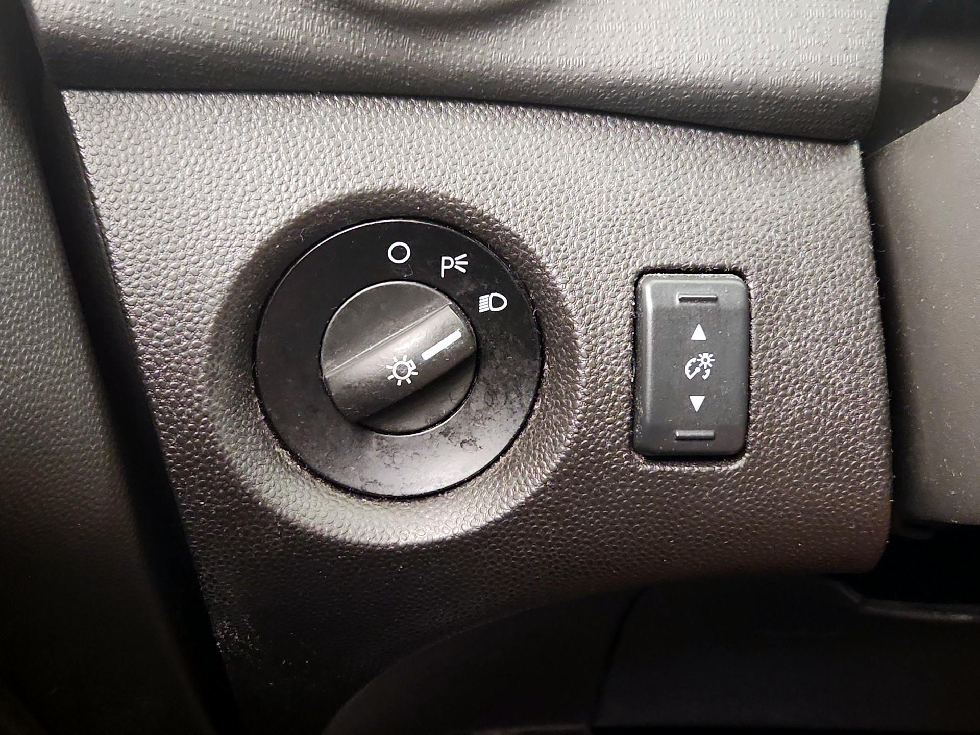 Thumbnail: 2016 Ford Fiesta - 13