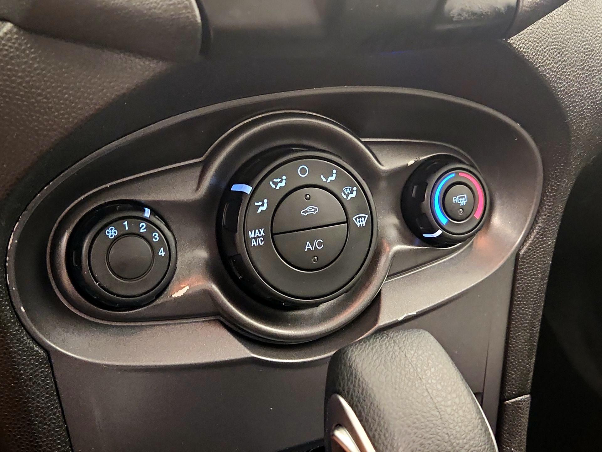 Thumbnail: 2016 Ford Fiesta - 15