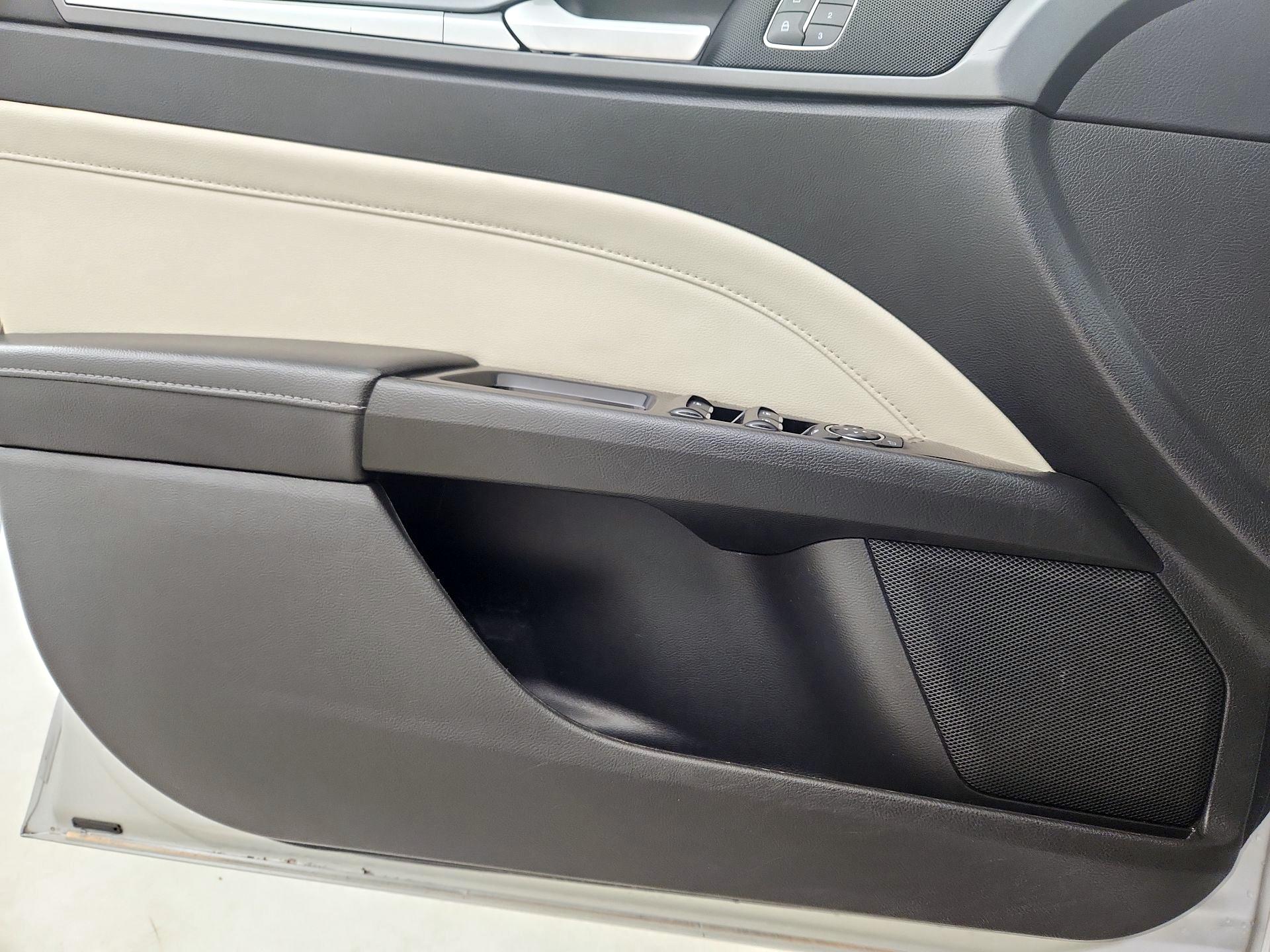 Thumbnail: 2016 Ford Fusion - 12