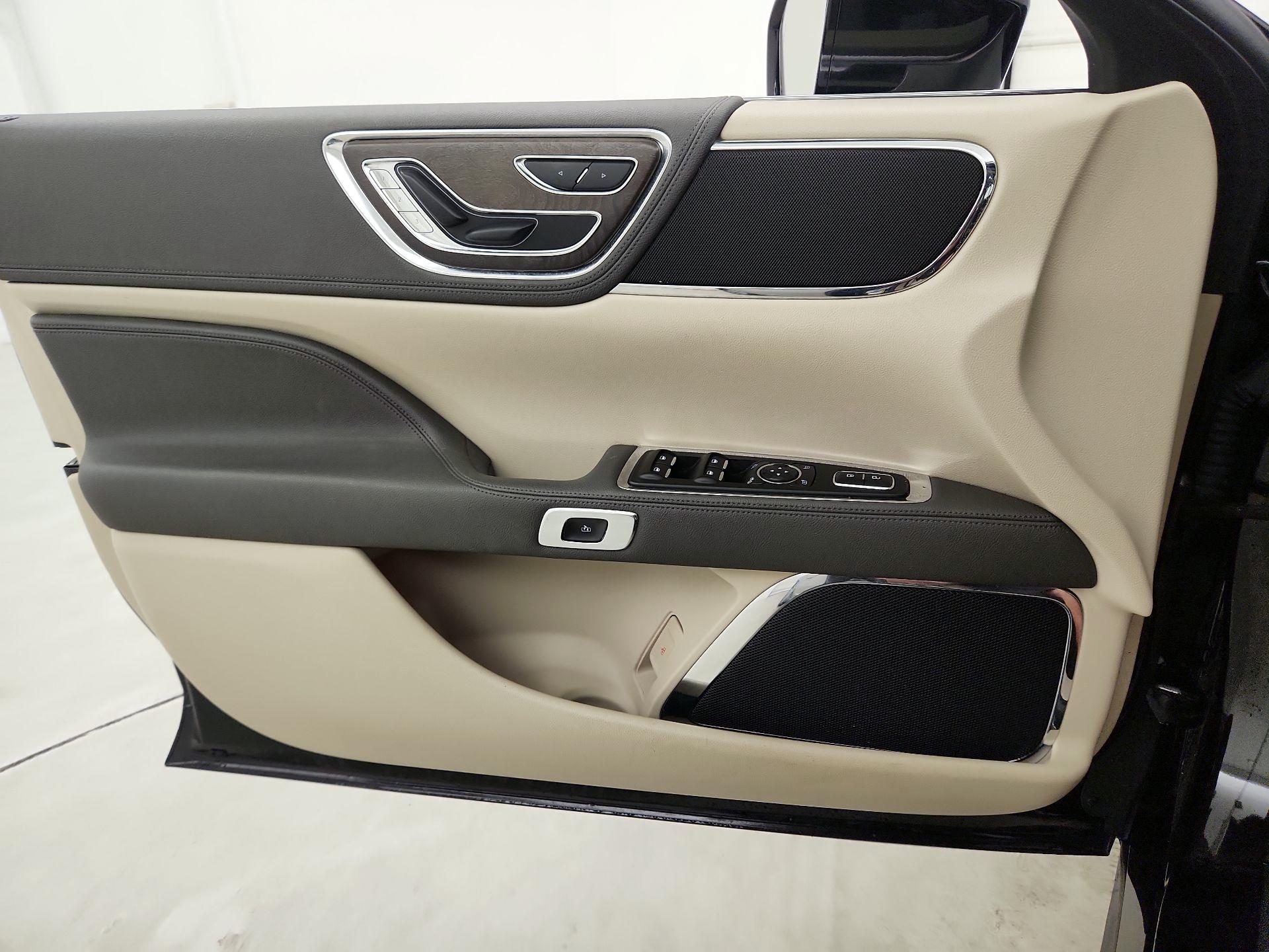 Thumbnail: 2020 Lincoln Continental - 12