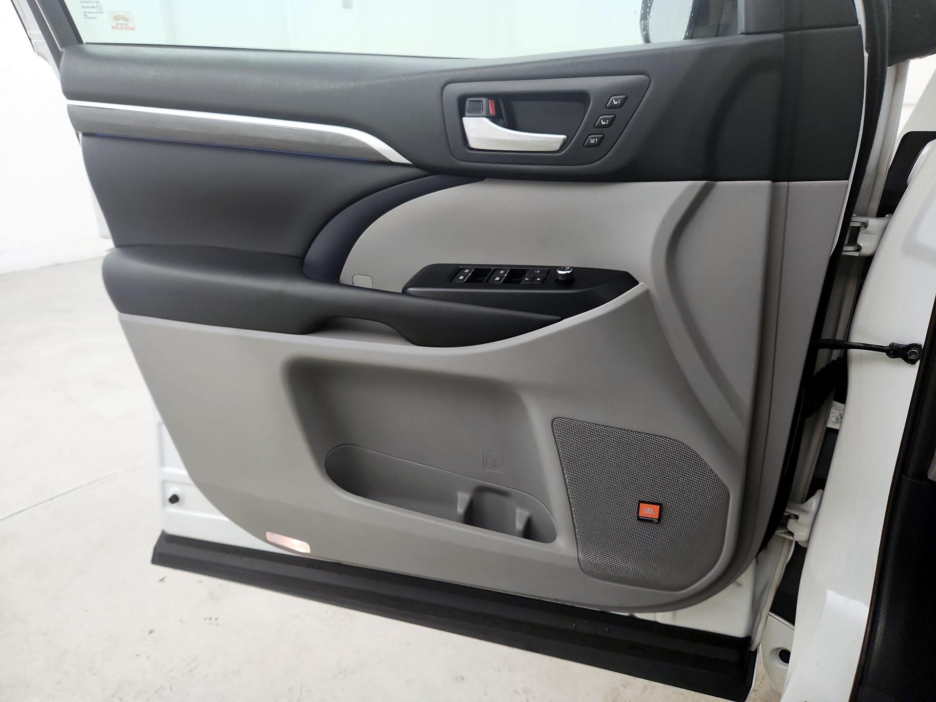 Thumbnail: 2019 Toyota Highlander - 12