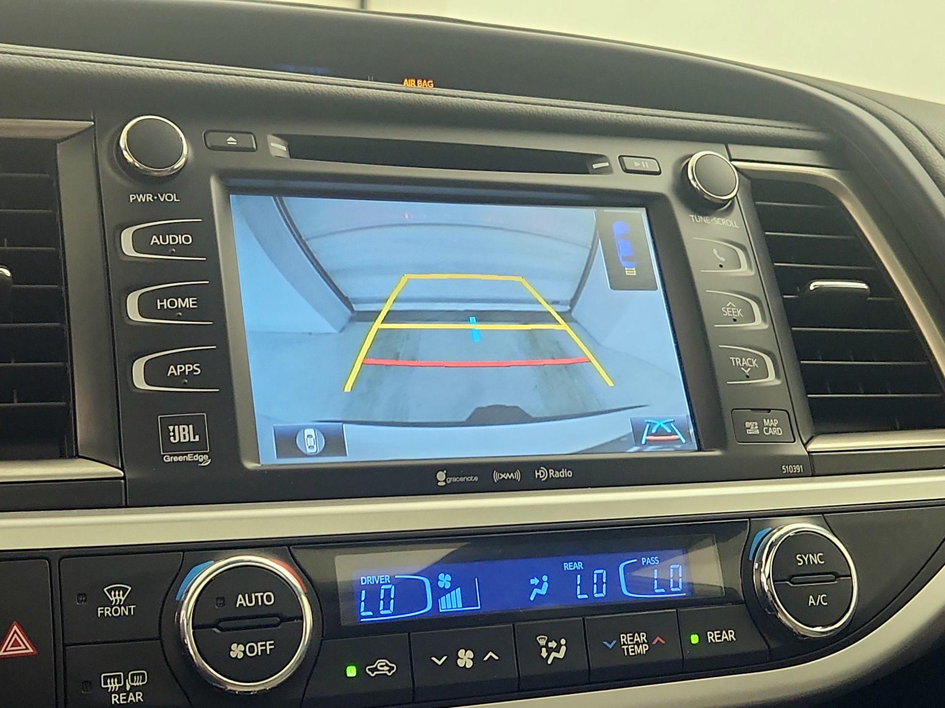 Thumbnail: 2019 Toyota Highlander - 14